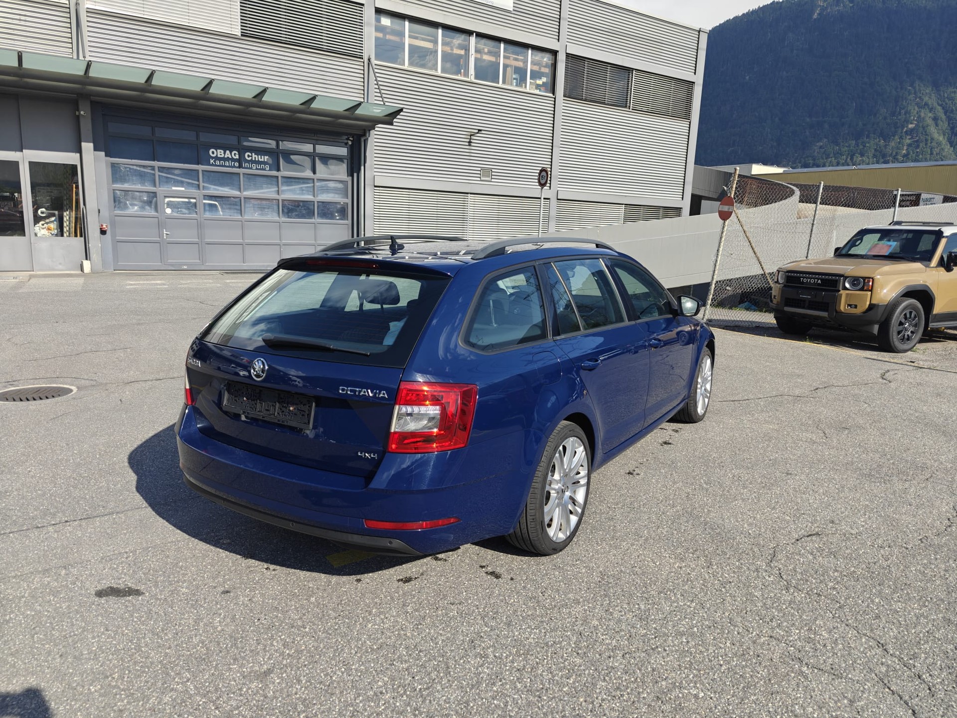 SKODA Octavia Combi 2.0 TDI Ambition 4x4-image-5