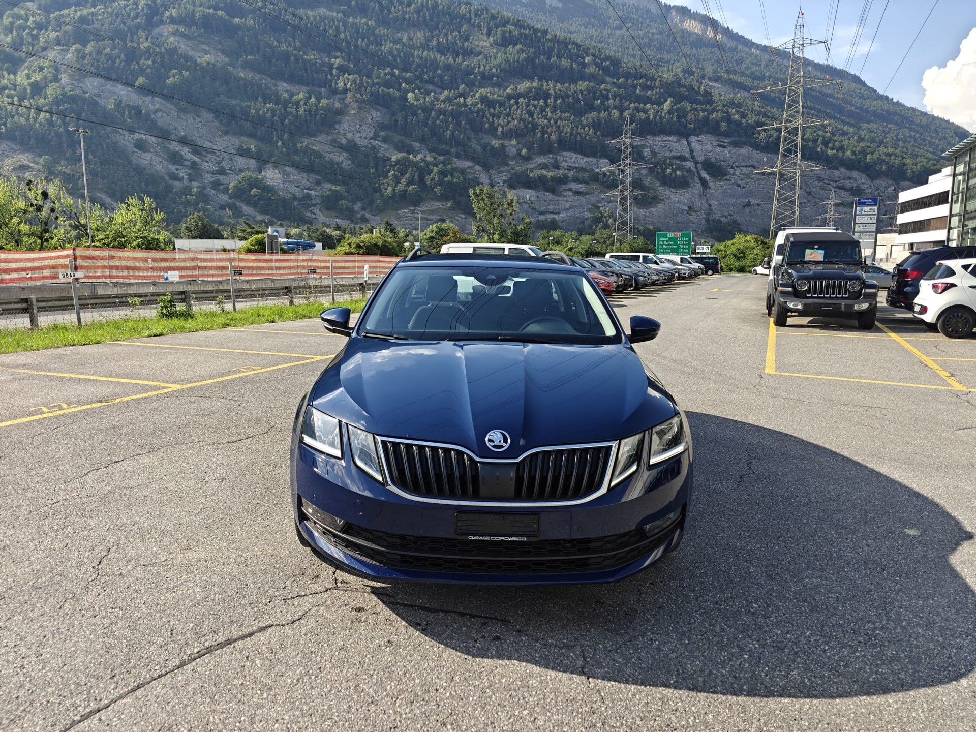 SKODA Octavia Combi 2.0 TDI Ambition 4x4-image-1