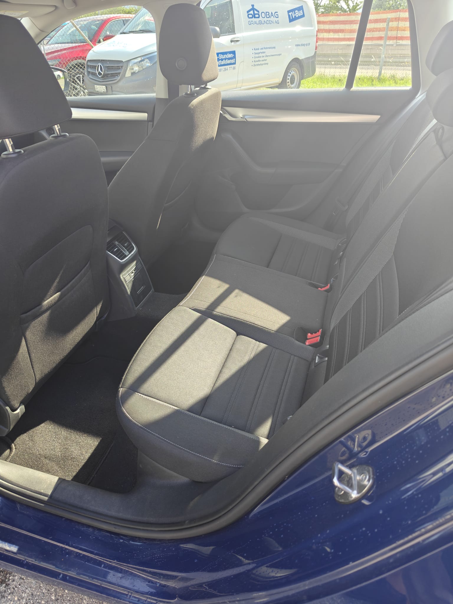 SKODA Octavia Combi 2.0 TDI Ambition 4x4-image-8