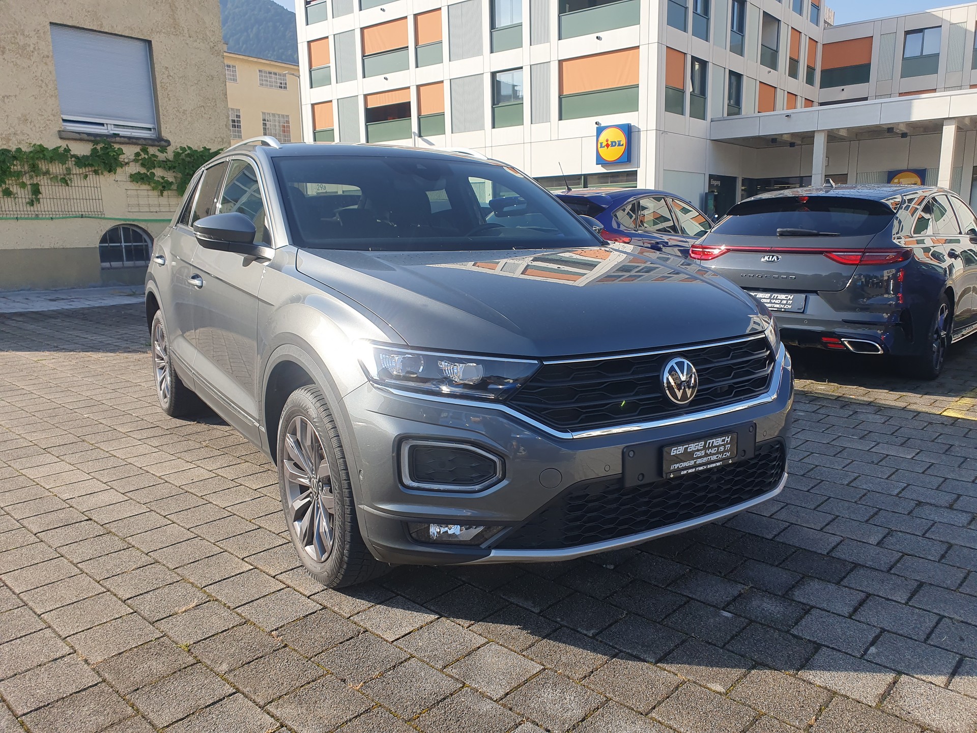 VW T-Roc 2.0 TSI Advance DSG 4Motion-image-0