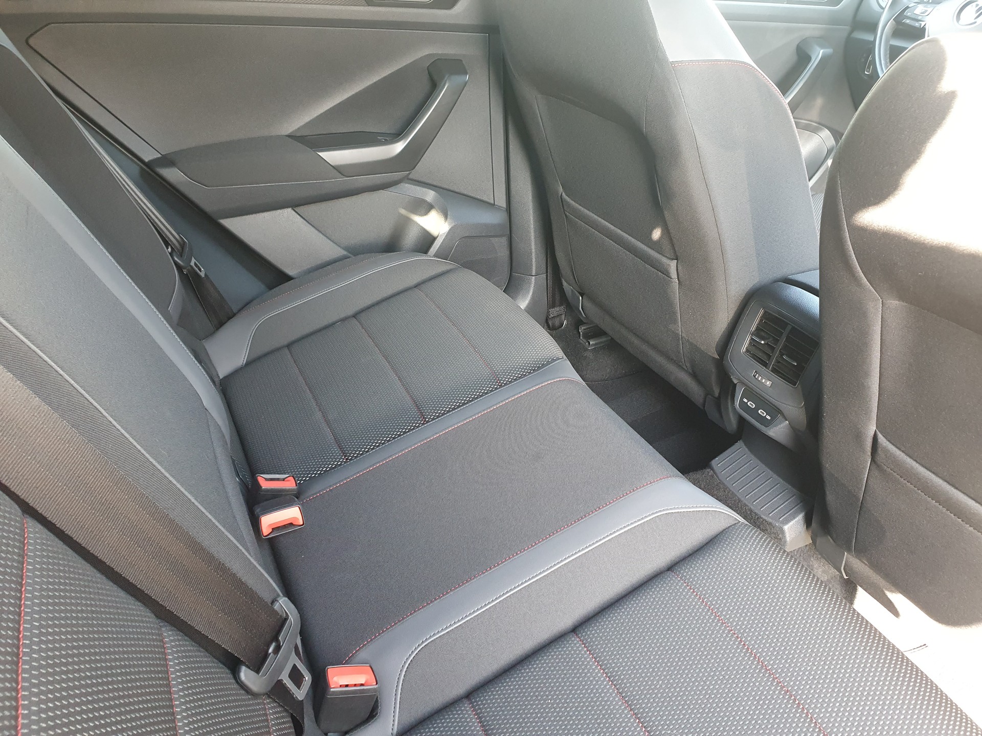 VW T-Roc 2.0 TSI Advance DSG 4Motion-image-6