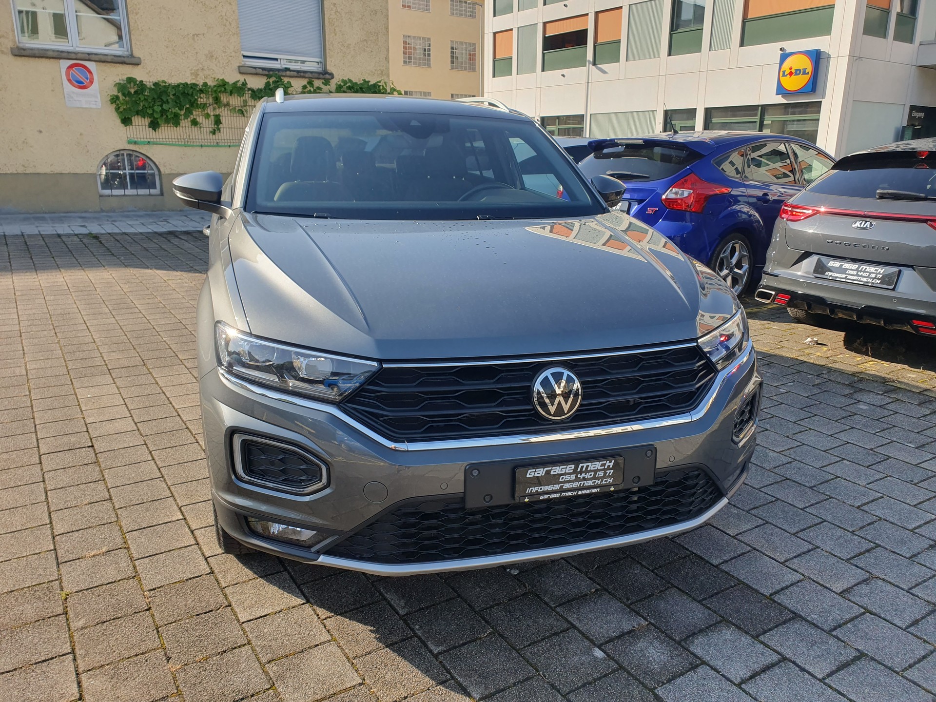 VW T-Roc 2.0 TSI Advance DSG 4Motion-image-1