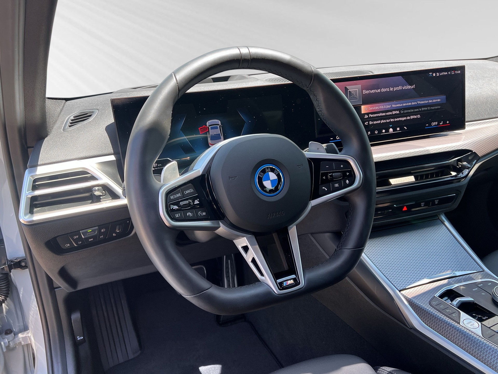 BMW 330e xDrive Steptronic M Sport-image-4