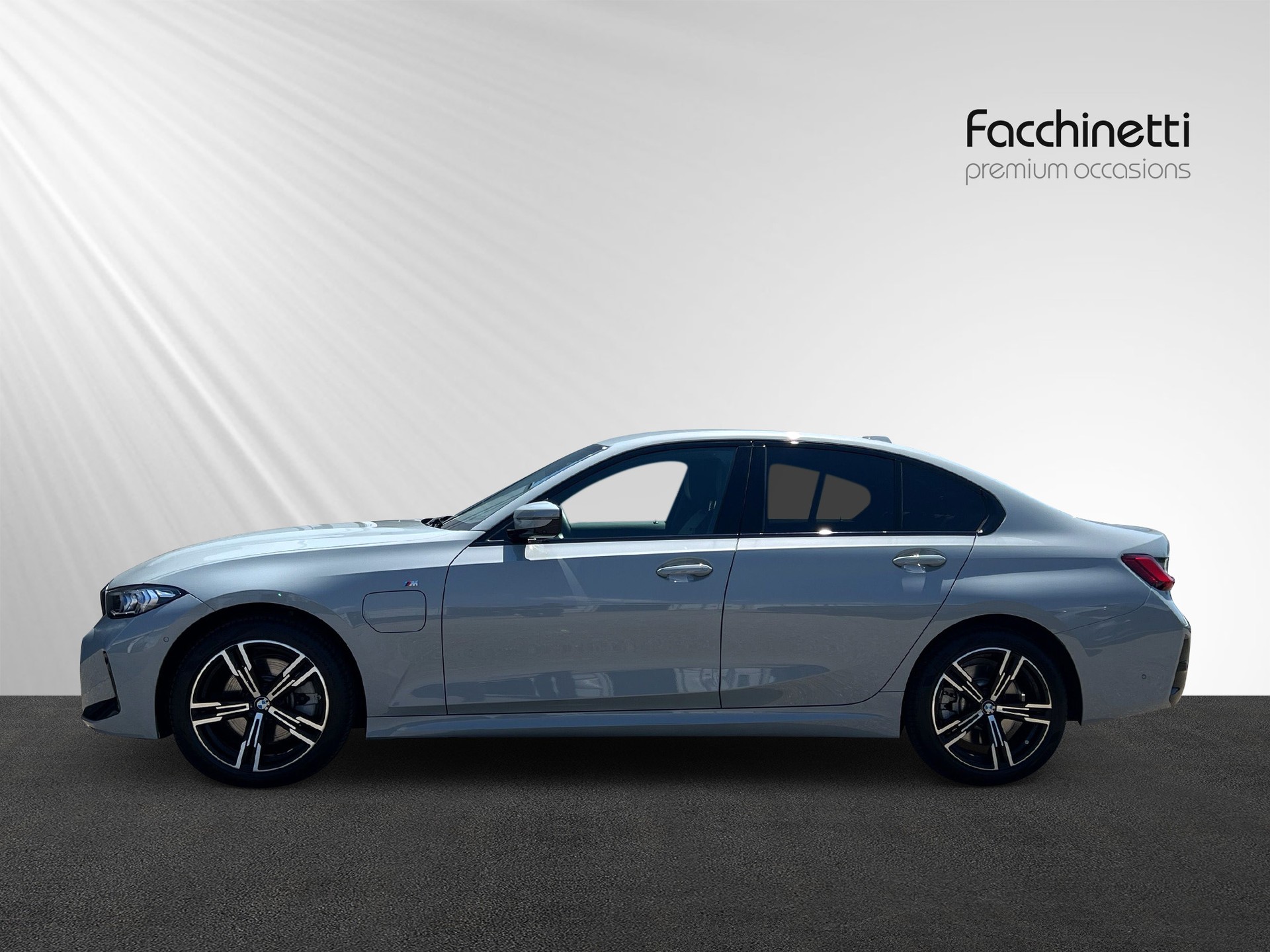 BMW 330e xDrive Steptronic M Sport-image-2
