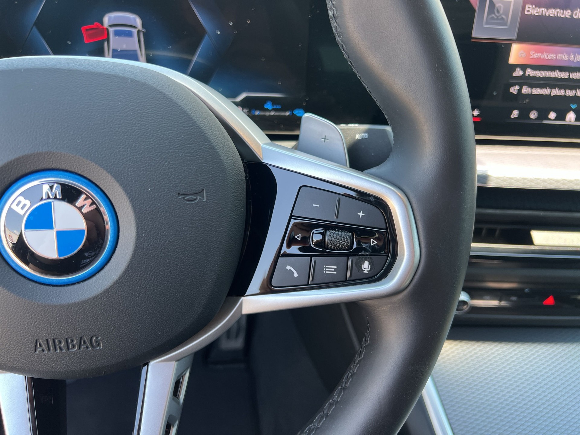 BMW 330e xDrive Steptronic M Sport-image-16