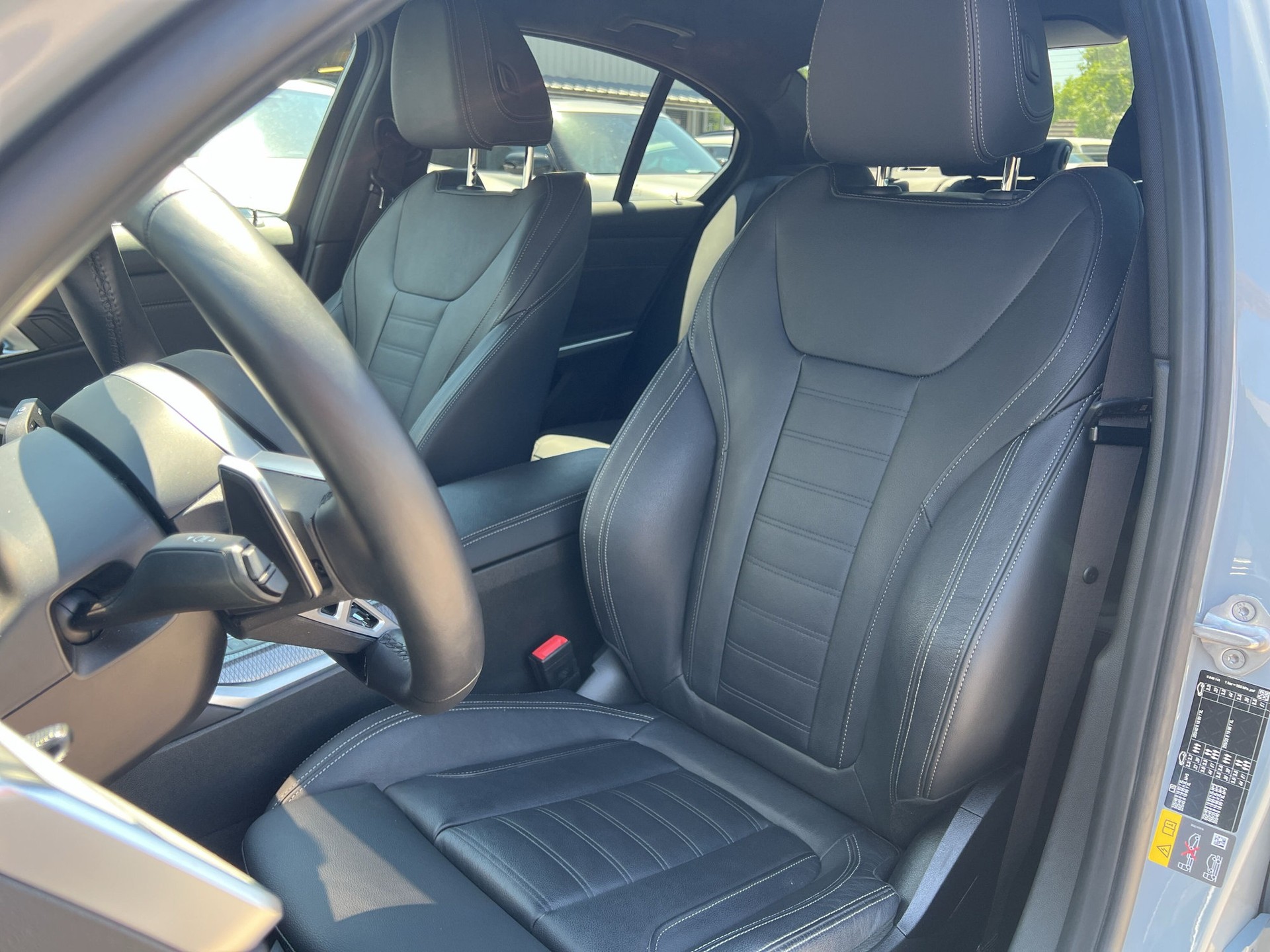 BMW 330e xDrive Steptronic M Sport-image-10