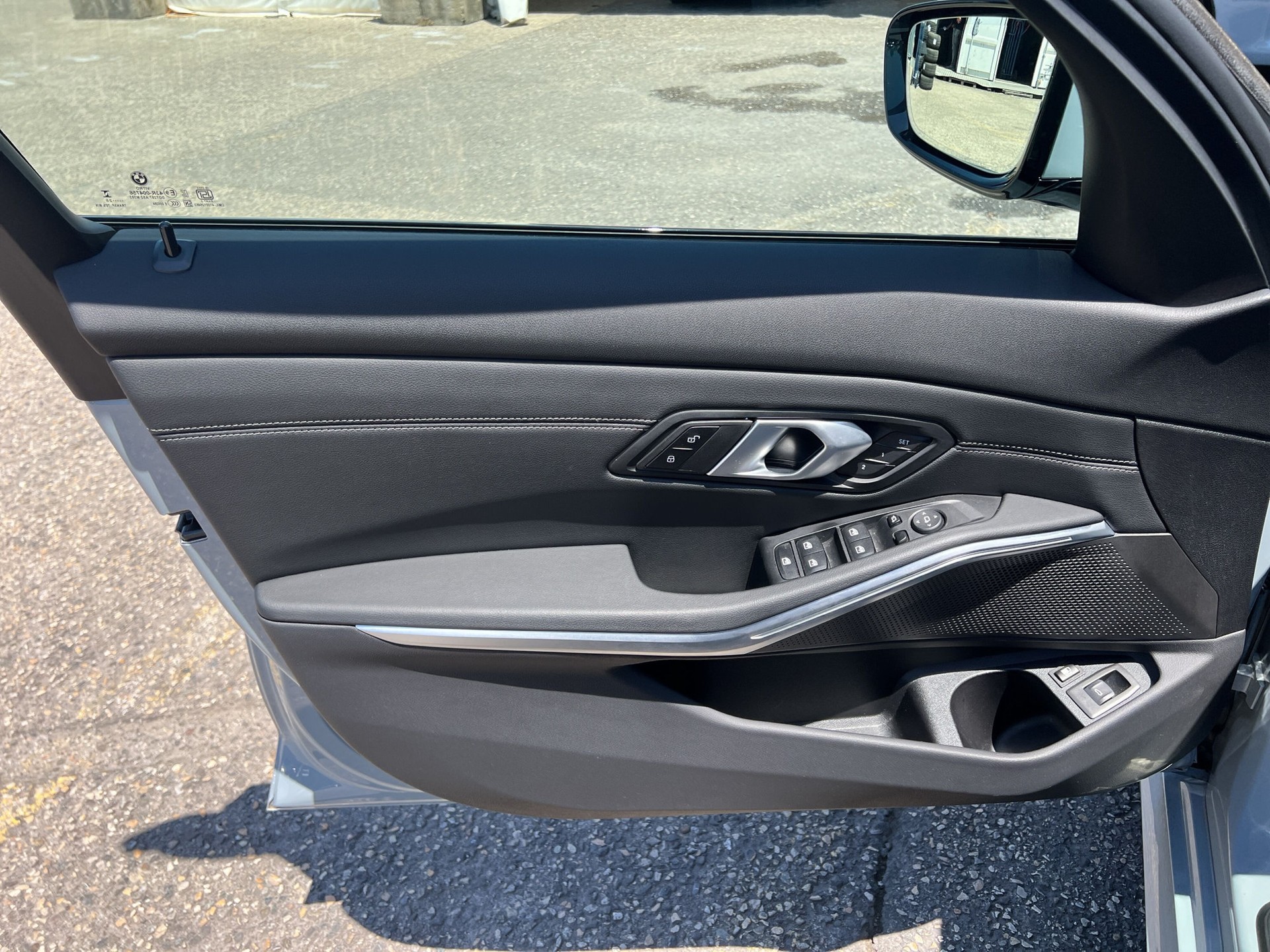 BMW 330e xDrive Steptronic M Sport-image-17