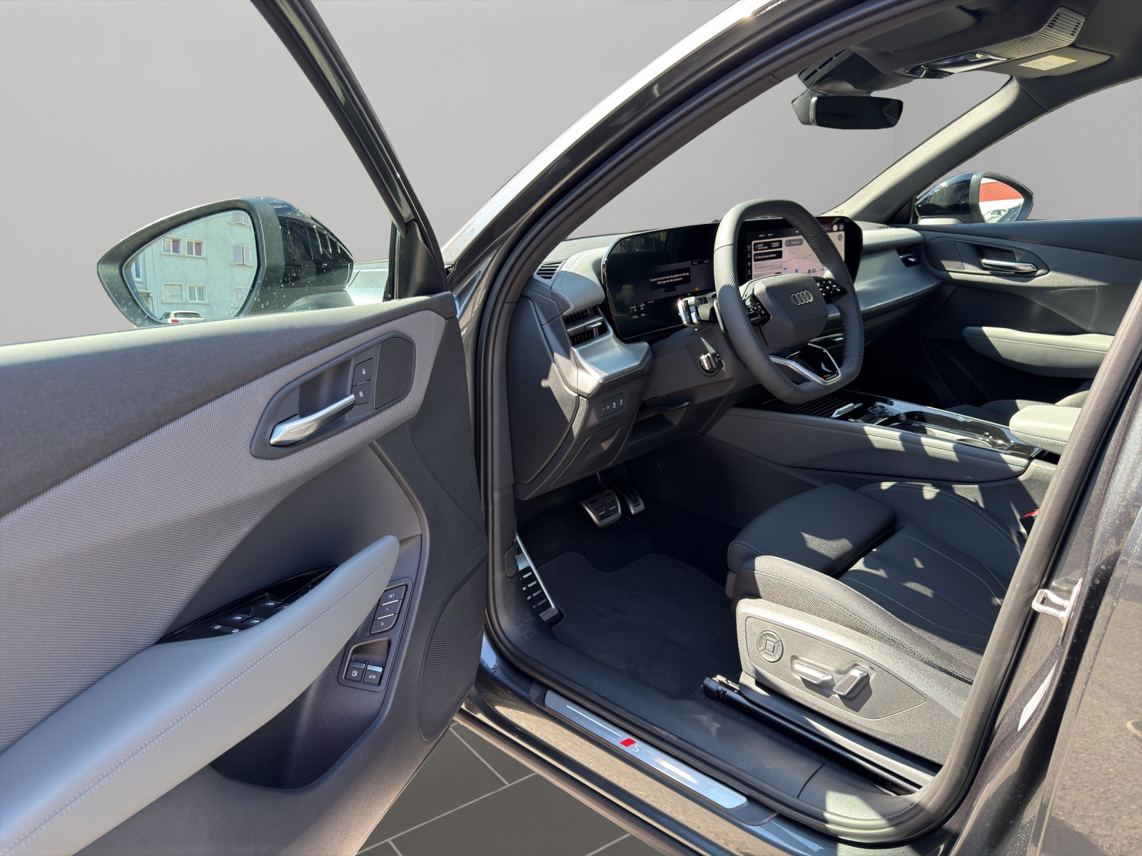 AUDI Q3 SUV e-hybrid 200 kW S tronig-image-6