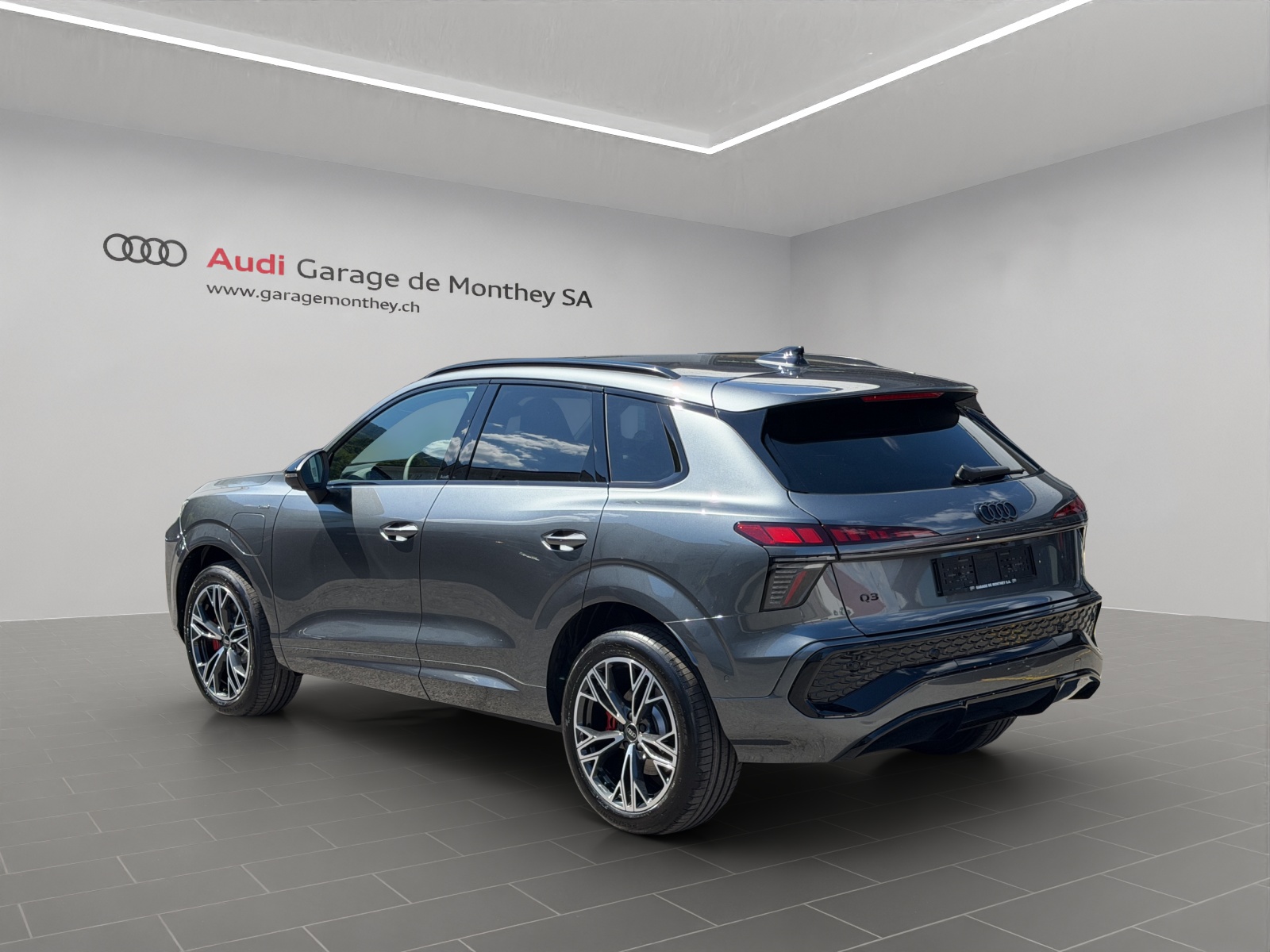 AUDI Q3 SUV e-hybrid 200 kW S tronig-image-3