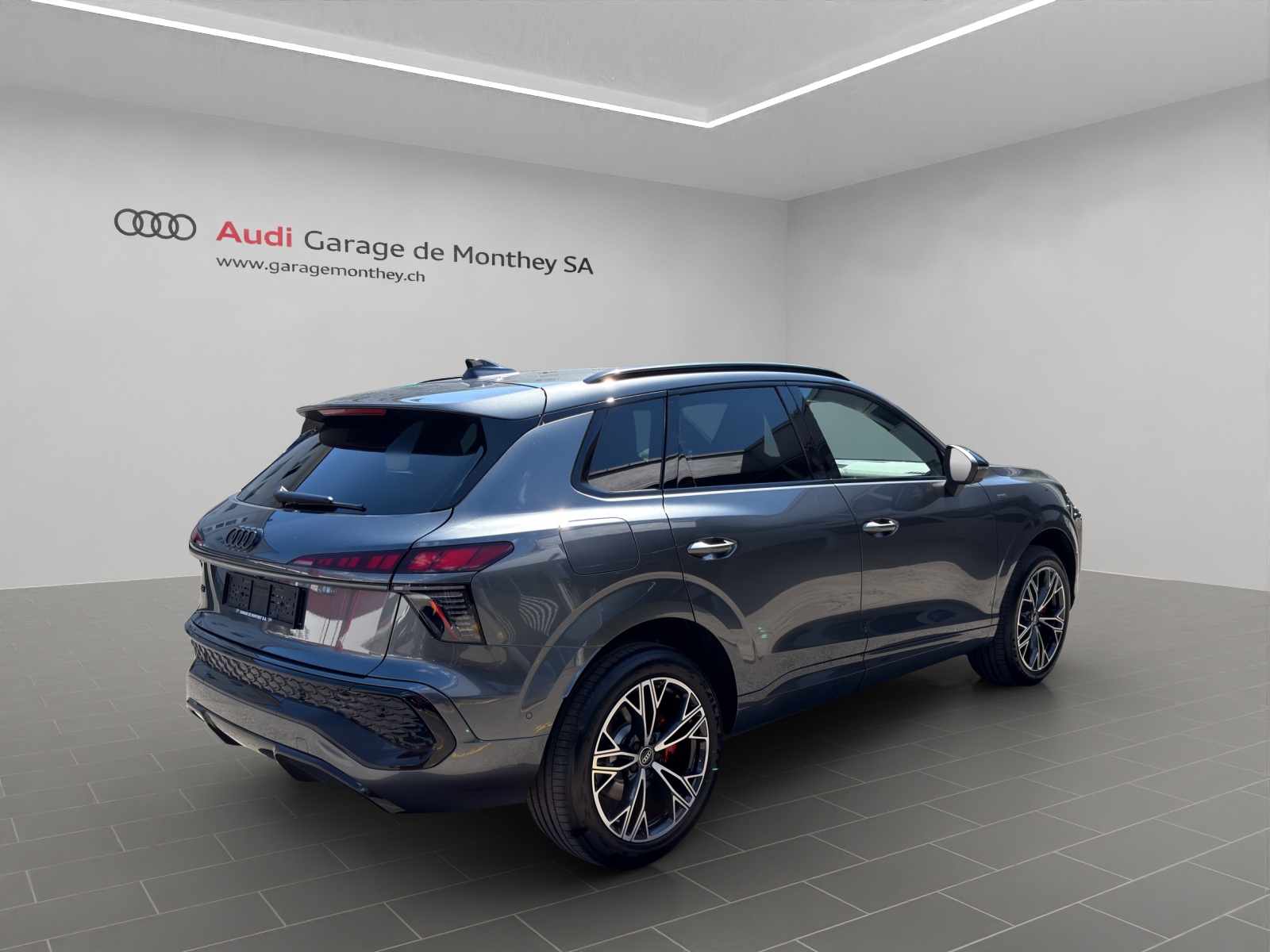 AUDI Q3 SUV e-hybrid 200 kW S tronig-image-2