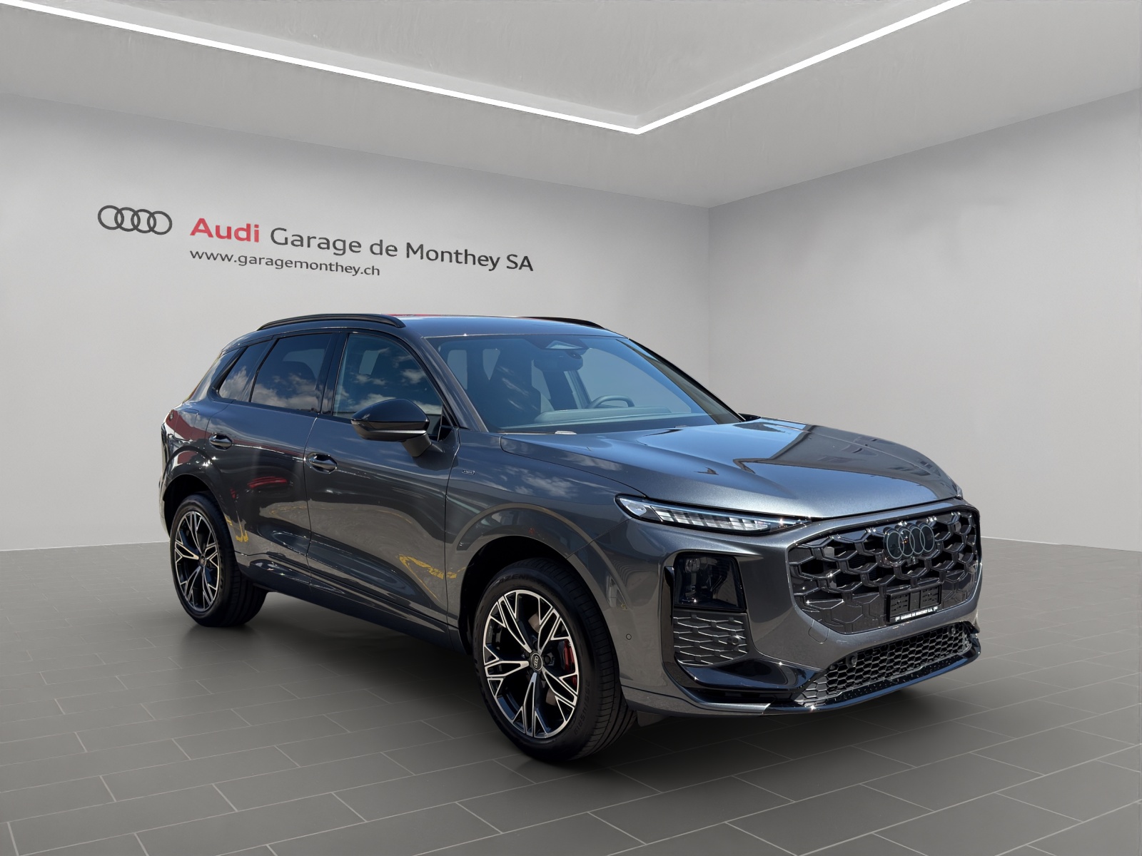 AUDI Q3 SUV e-hybrid 200 kW S tronig-image-1