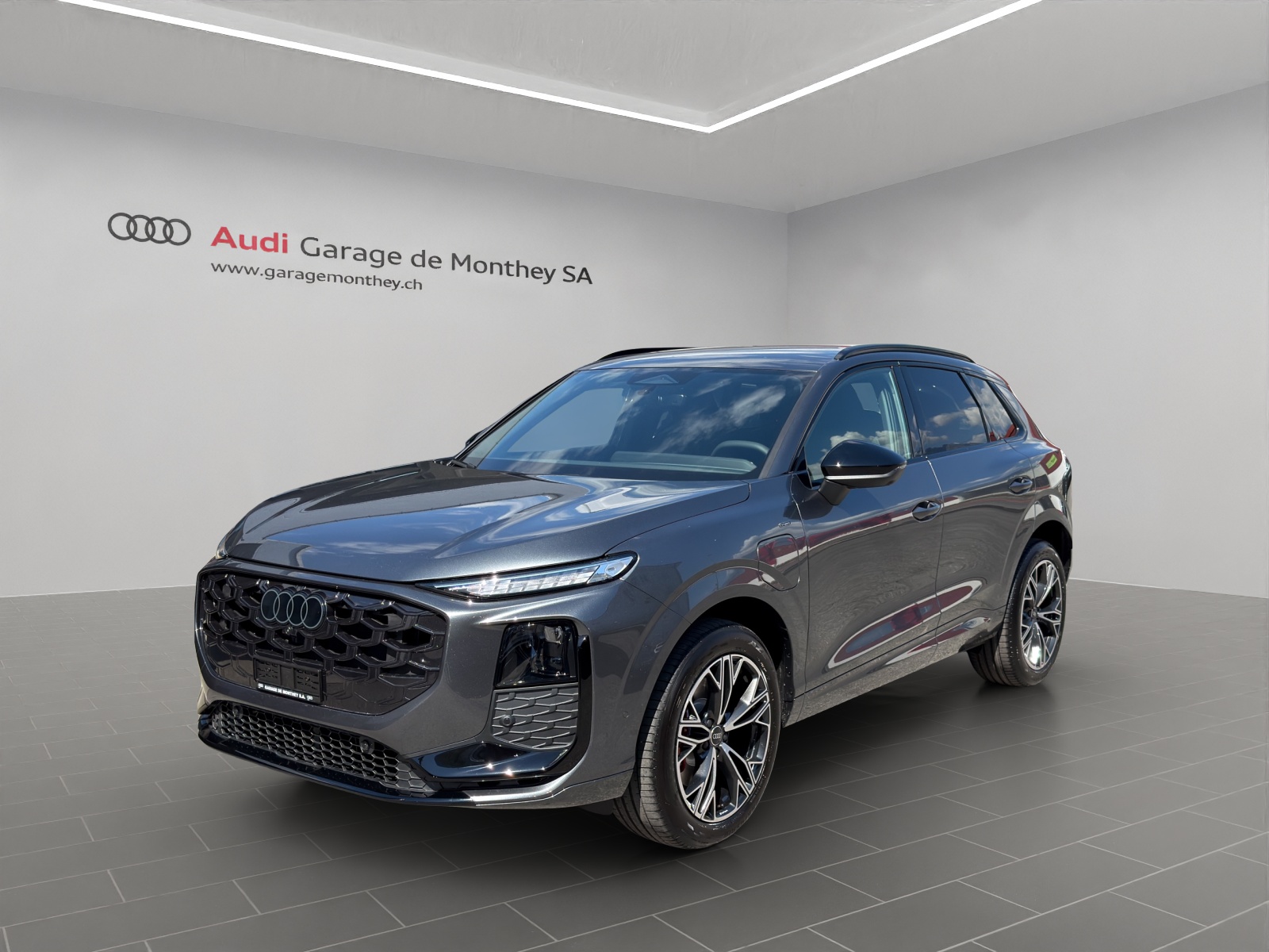 AUDI Q3 SUV e-hybrid 200 kW S tronig-image-0