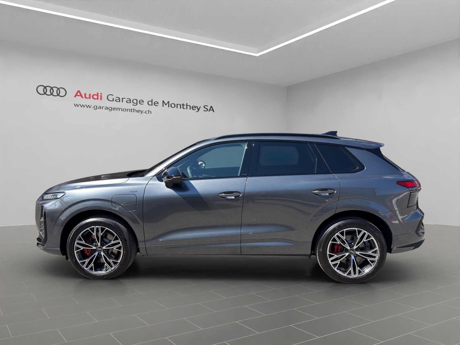 AUDI Q3 SUV e-hybrid 200 kW S tronig-image-4