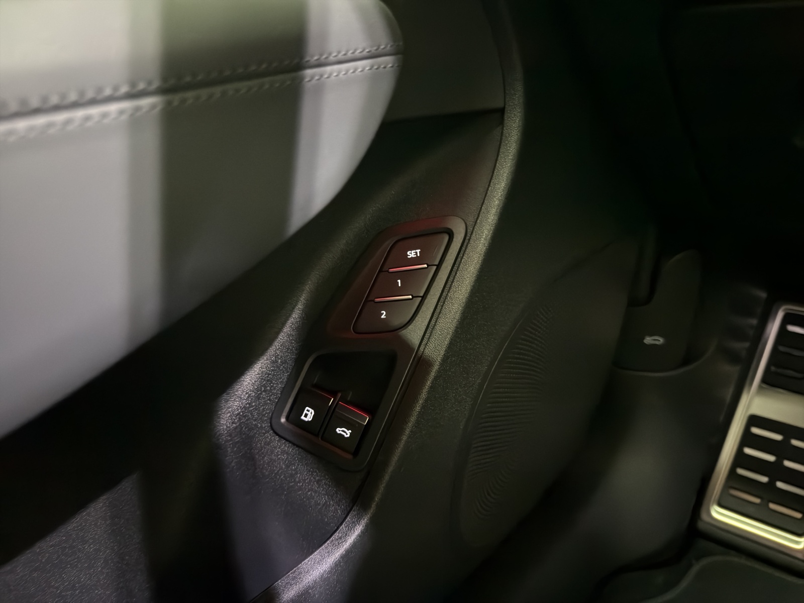 AUDI Q3 SUV e-hybrid 200 kW S tronig-image-10