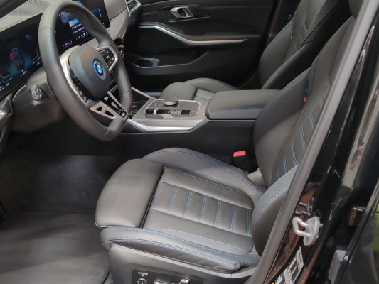 BMW 330e xDrive M Sport-image-7