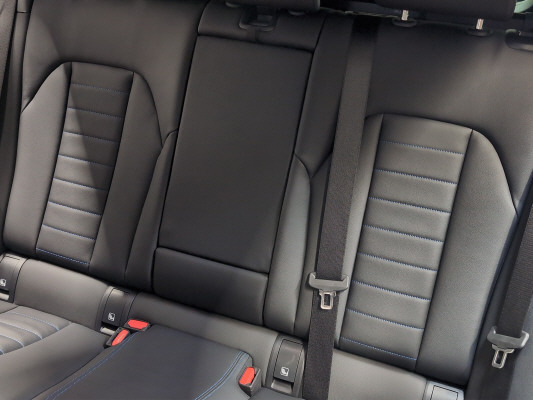 BMW 330e xDrive M Sport-image-8