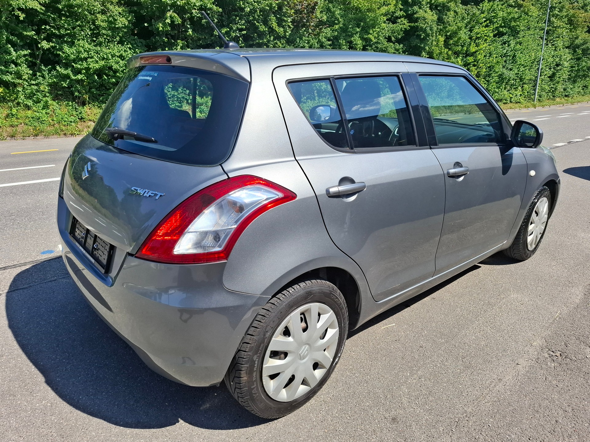 SUZUKI Swift 1.2i 16V GL Automatic-image-2