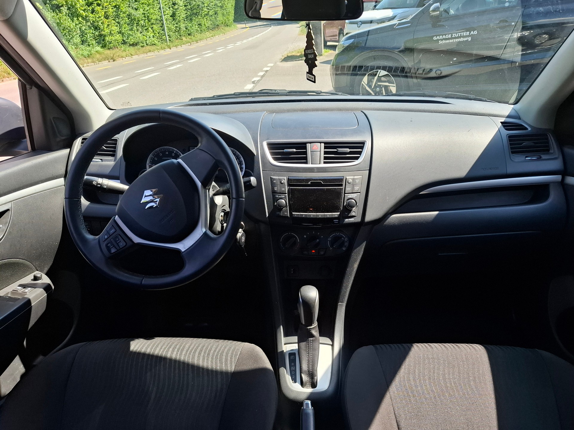 SUZUKI Swift 1.2i 16V GL Automatic-image-4