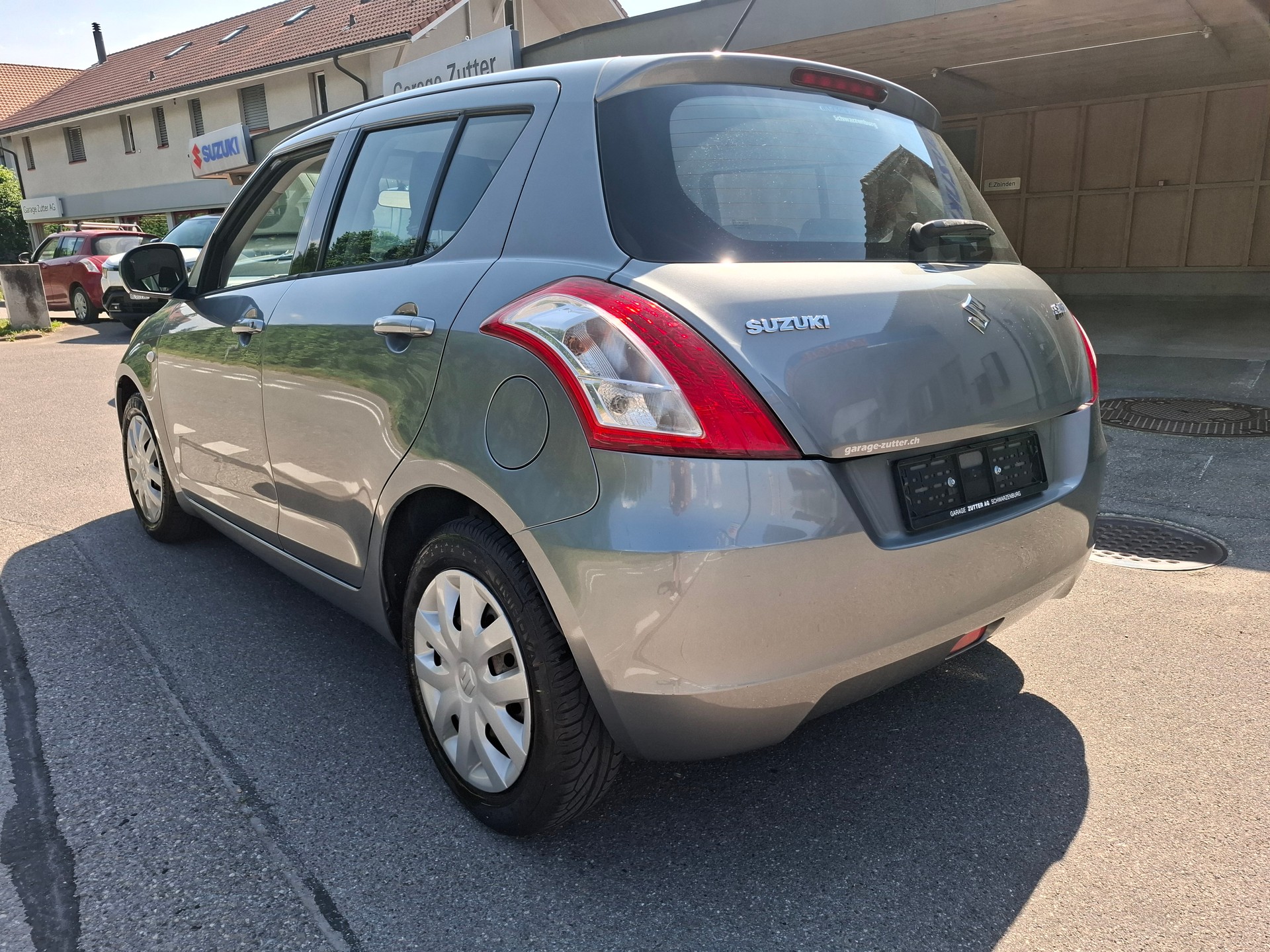 SUZUKI Swift 1.2i 16V GL Automatic-image-3