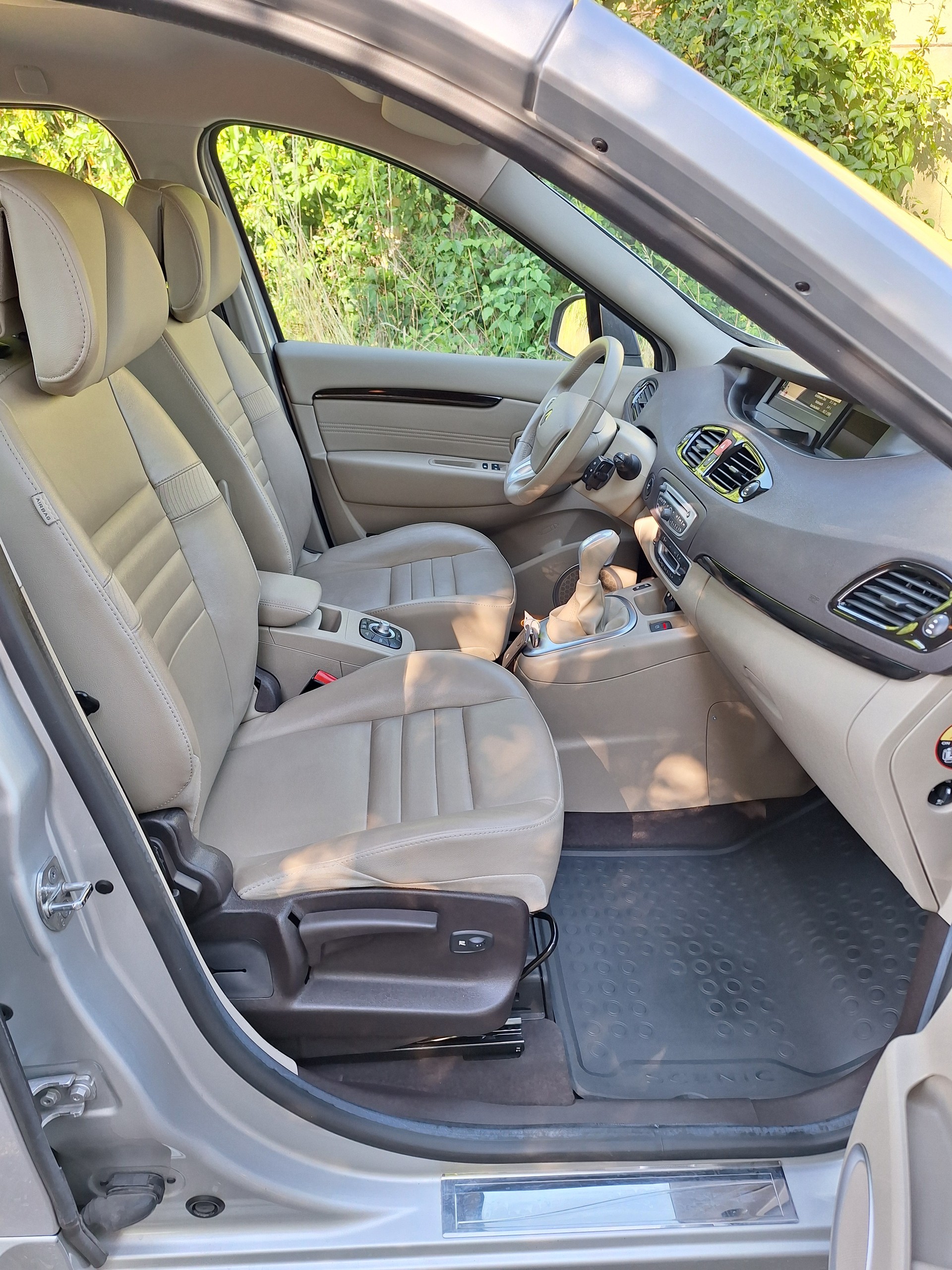 RENAULT Scénic 2.0 16V Dynamique X-Tronic CVT-image-5