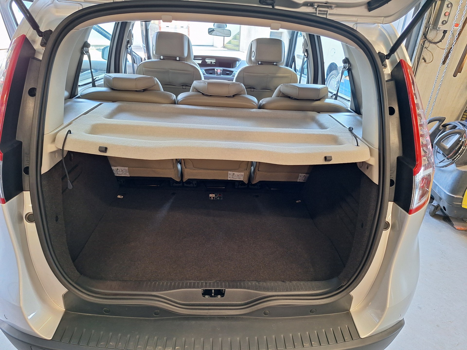 RENAULT Scénic 2.0 16V Dynamique X-Tronic CVT-image-9