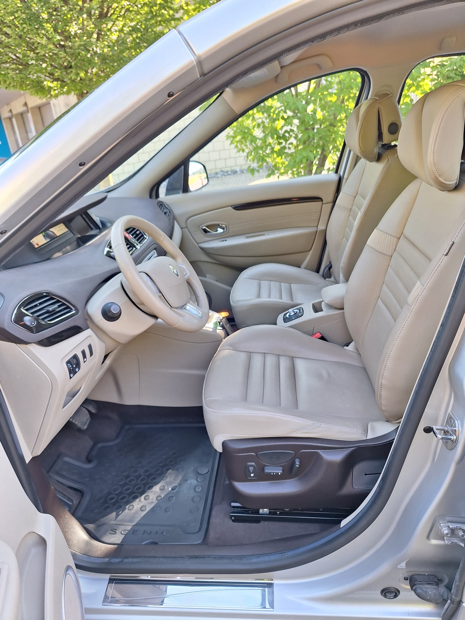 RENAULT Scénic 2.0 16V Dynamique X-Tronic CVT-image-4