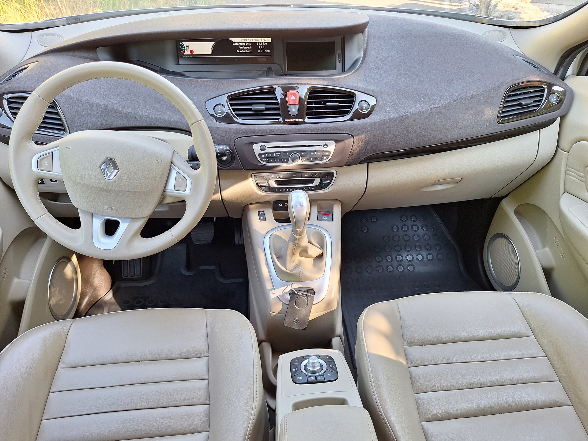 RENAULT Scénic 2.0 16V Dynamique X-Tronic CVT-image-8