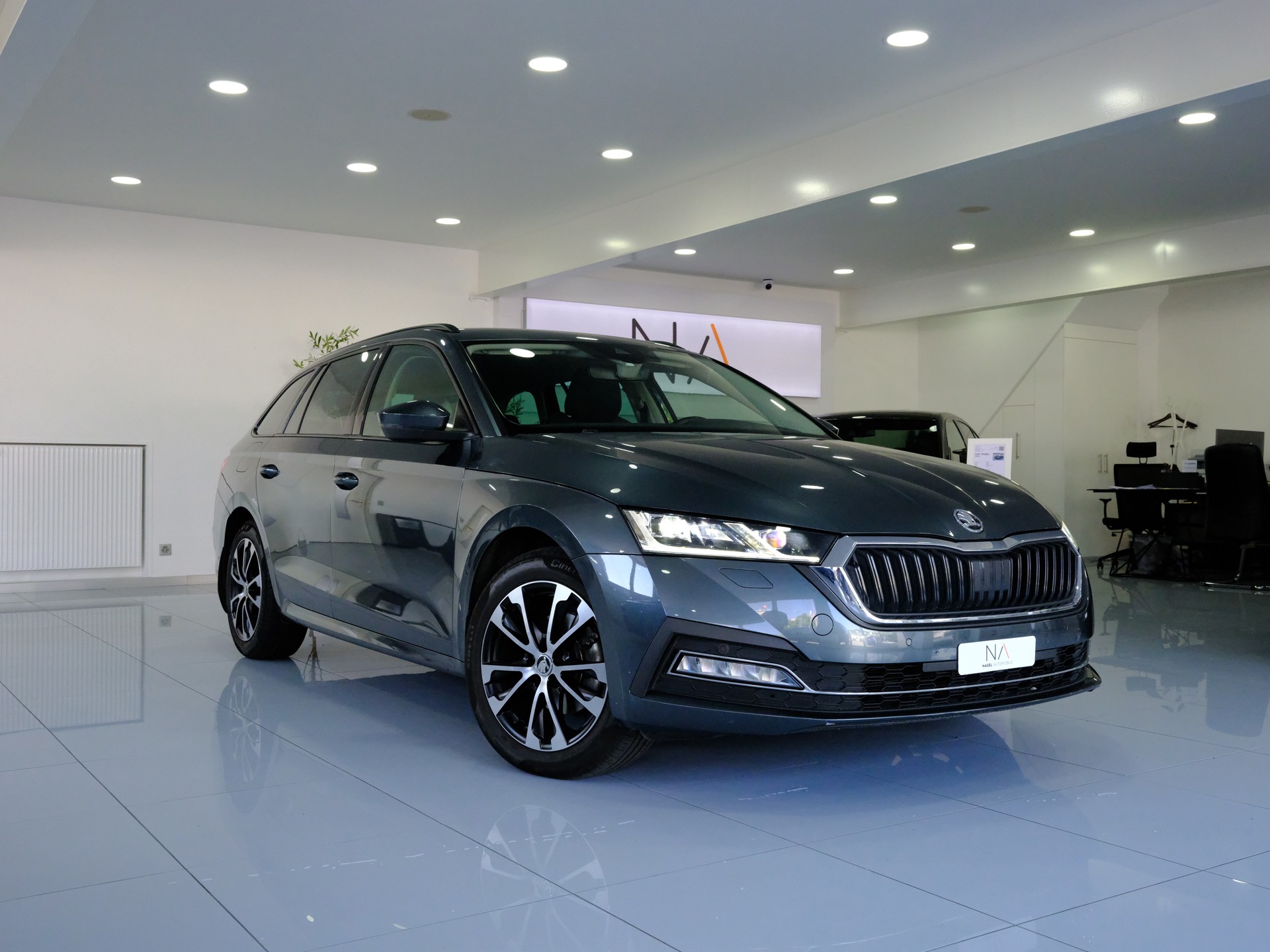 SKODA Octavia Combi 2.0 TDI DSG Style-image-0