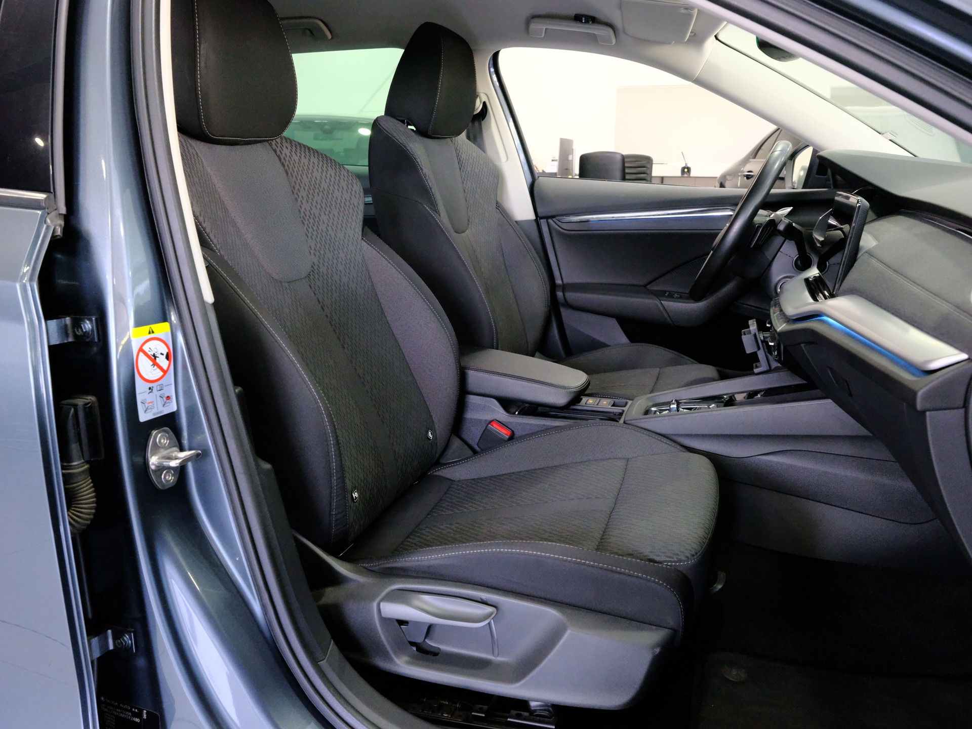 SKODA Octavia Combi 2.0 TDI DSG Style-image-12