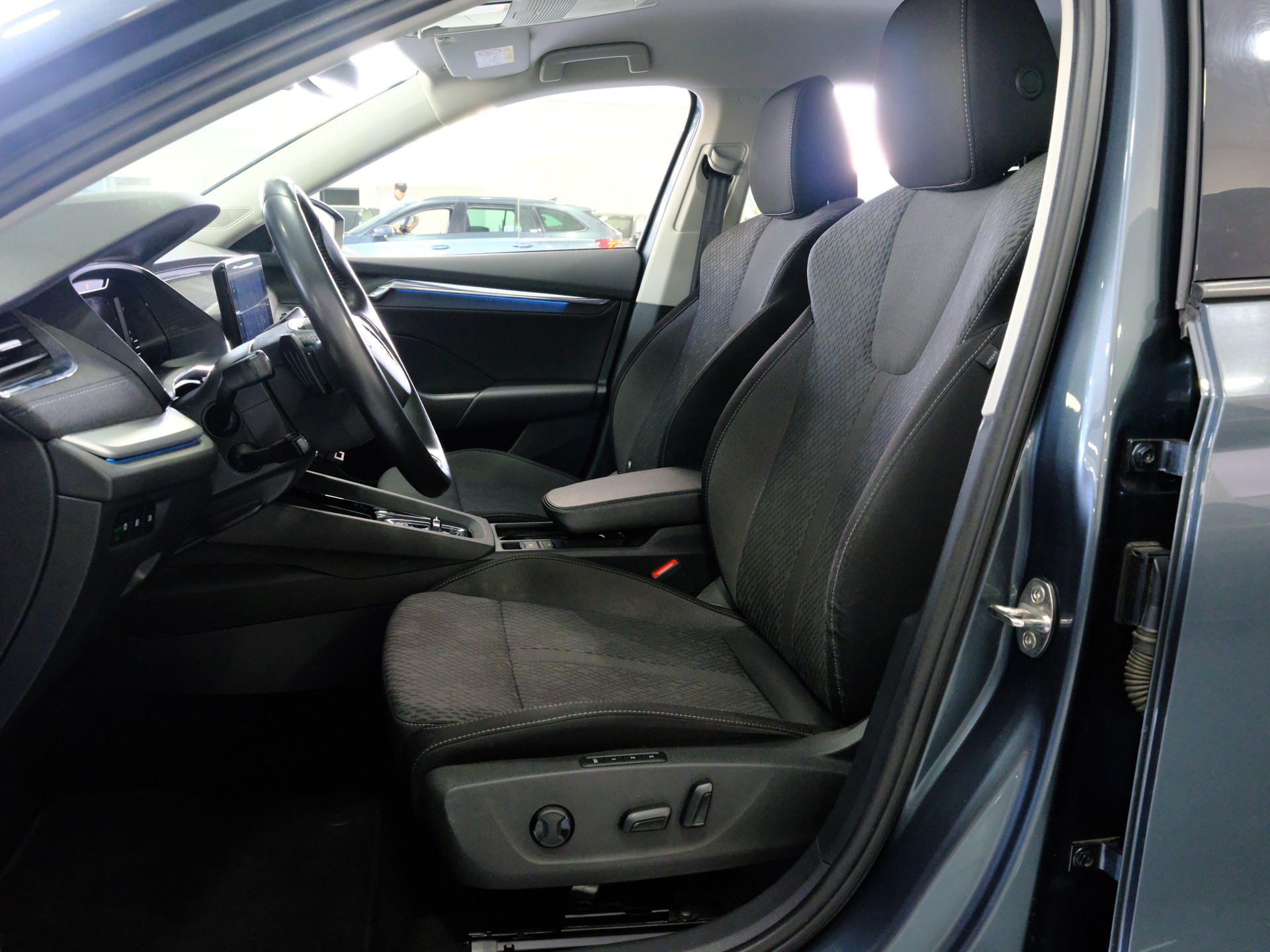 SKODA Octavia Combi 2.0 TDI DSG Style-image-9
