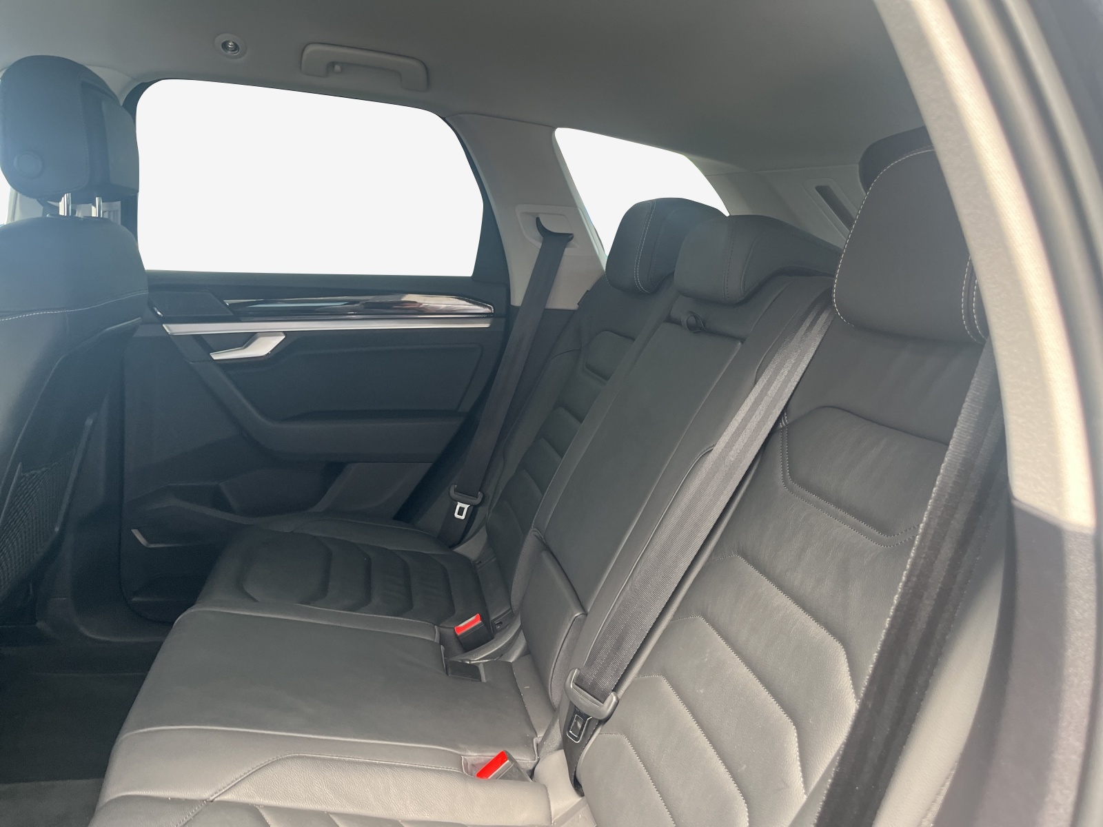 VW Touareg 3.0 TDI Elegance Tiptronic-image-9