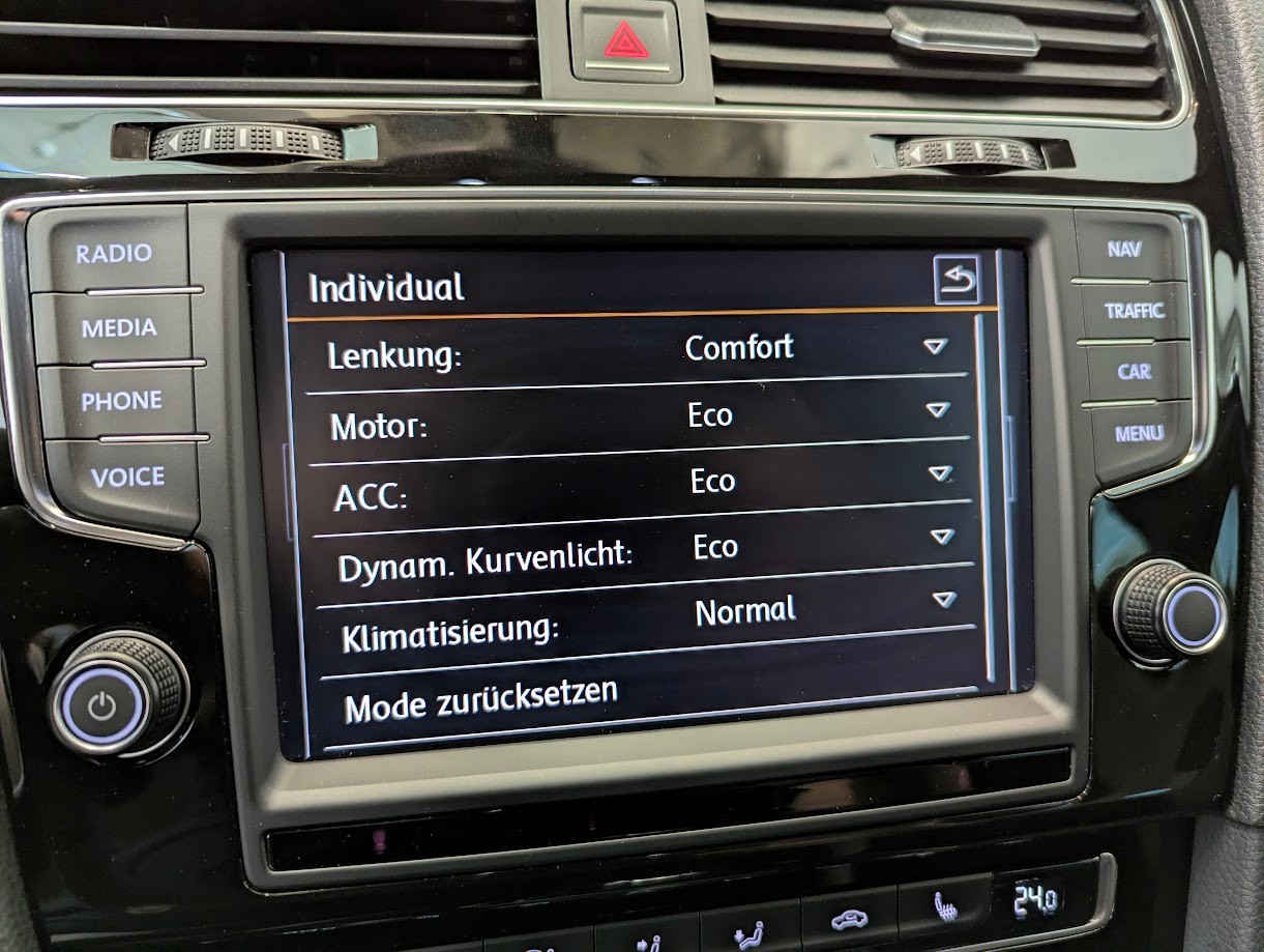 VW Golf VII 2.0 TSI R DSG 4Motion*1.HAND CH-AUTO 12MT GAR FRISCH AB MFK+AB SERVICE GROSSES NAVI CAM ACC-image-17