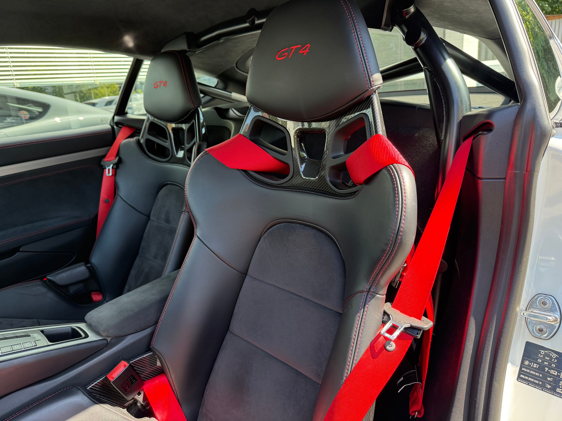 PORSCHE Cayman GT4-image-9