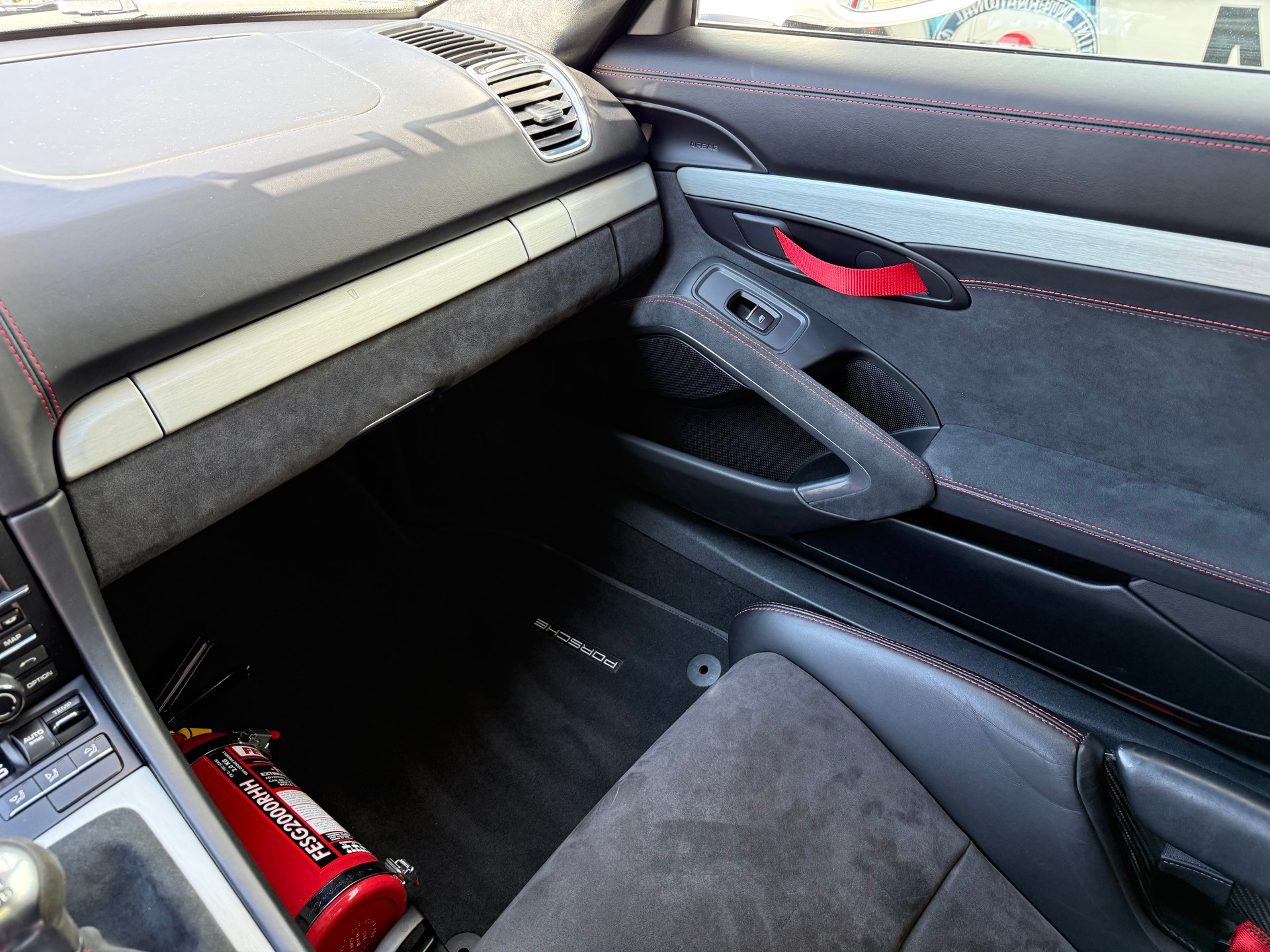 PORSCHE Cayman GT4-image-14