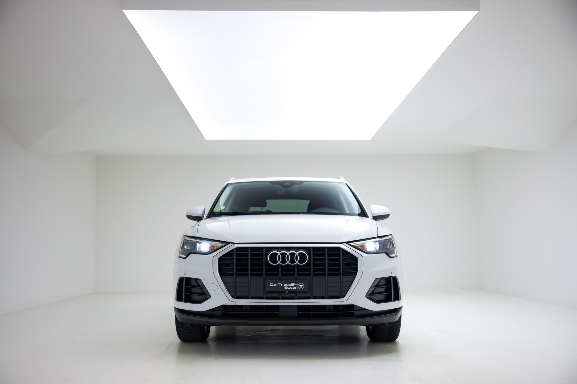 AUDI Q3 35 TDI quattro S-tronic-image-4