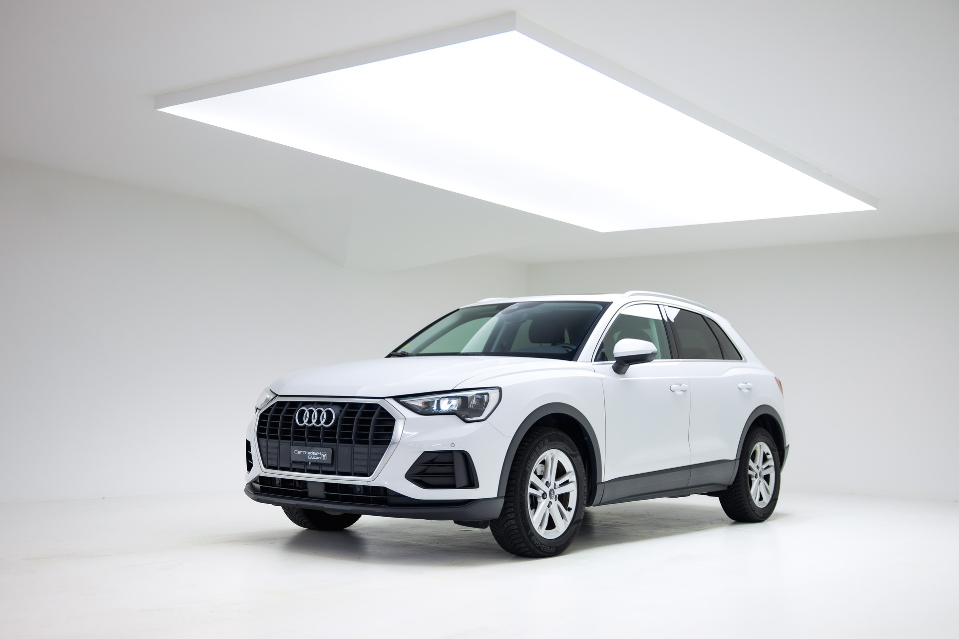 AUDI Q3 35 TDI quattro S-tronic-image-0