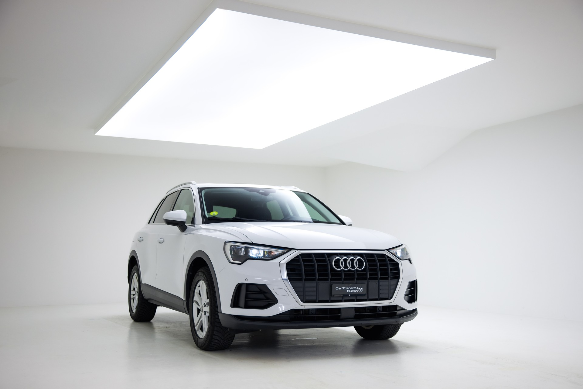 AUDI Q3 35 TDI quattro S-tronic-image-5