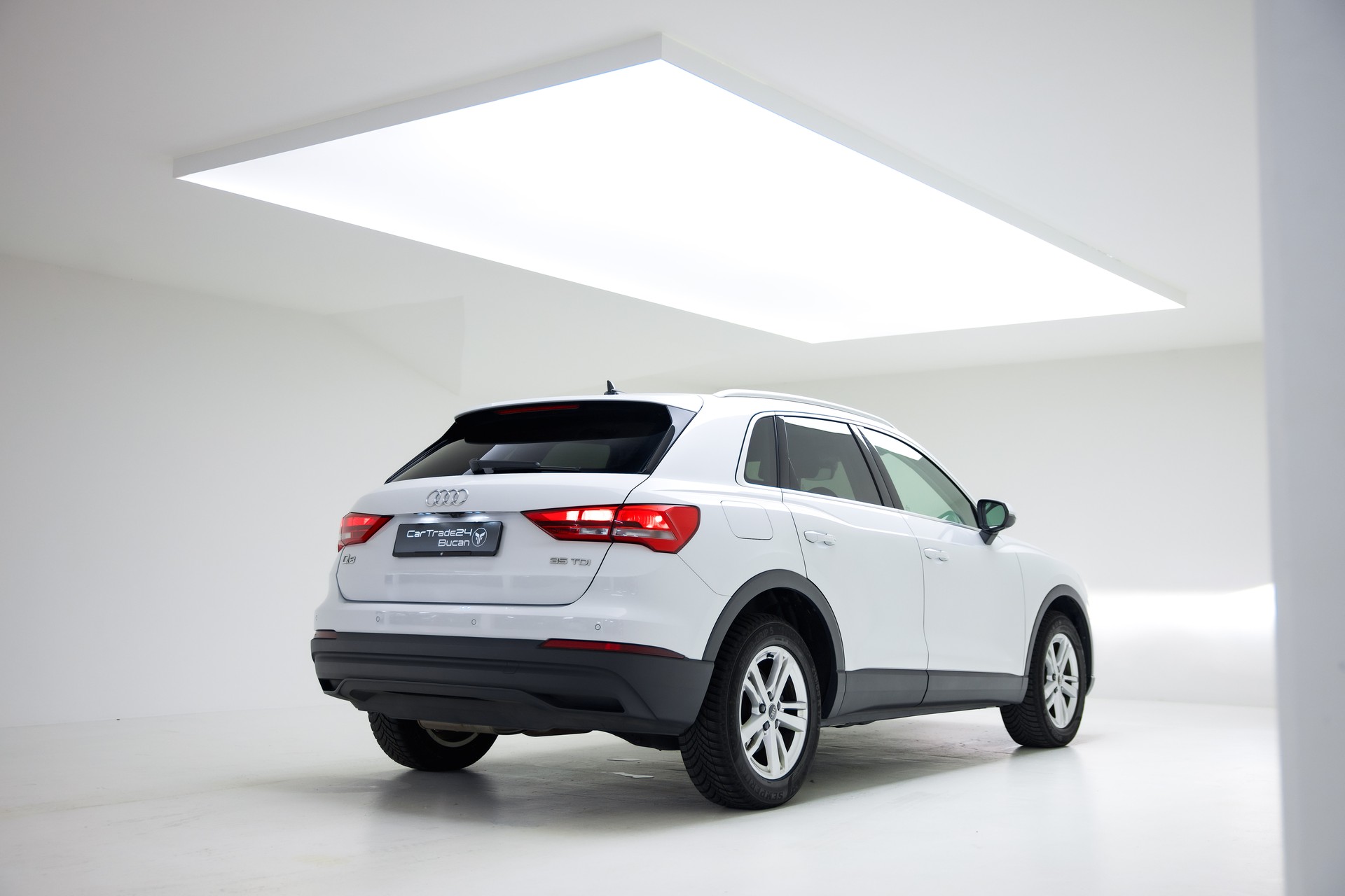 AUDI Q3 35 TDI quattro S-tronic-image-1