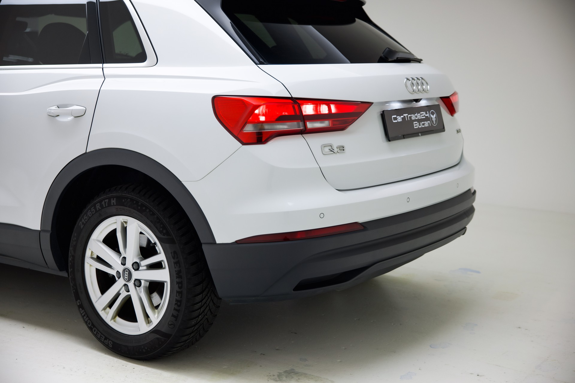 AUDI Q3 35 TDI quattro S-tronic-image-16