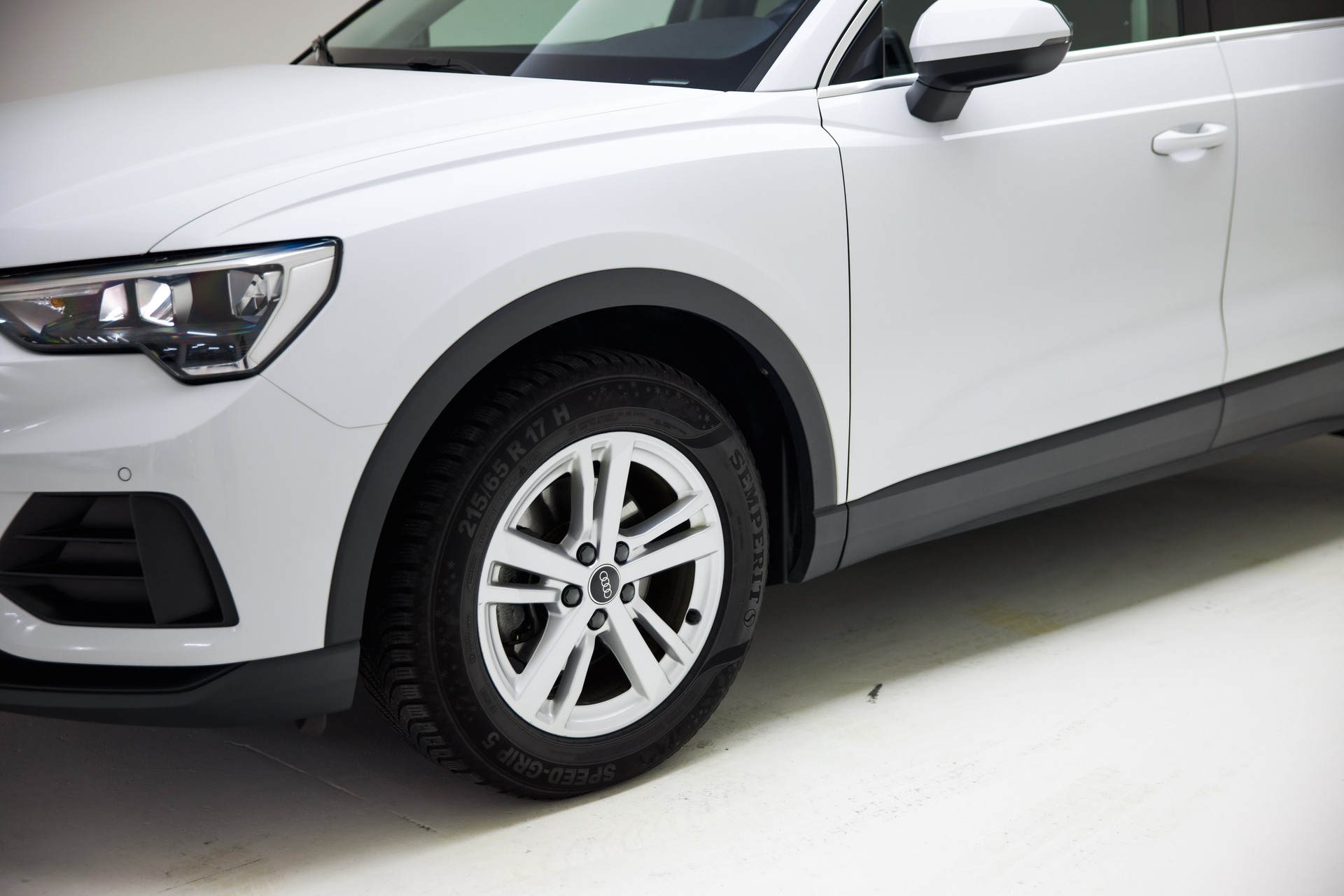 AUDI Q3 35 TDI quattro S-tronic-image-17