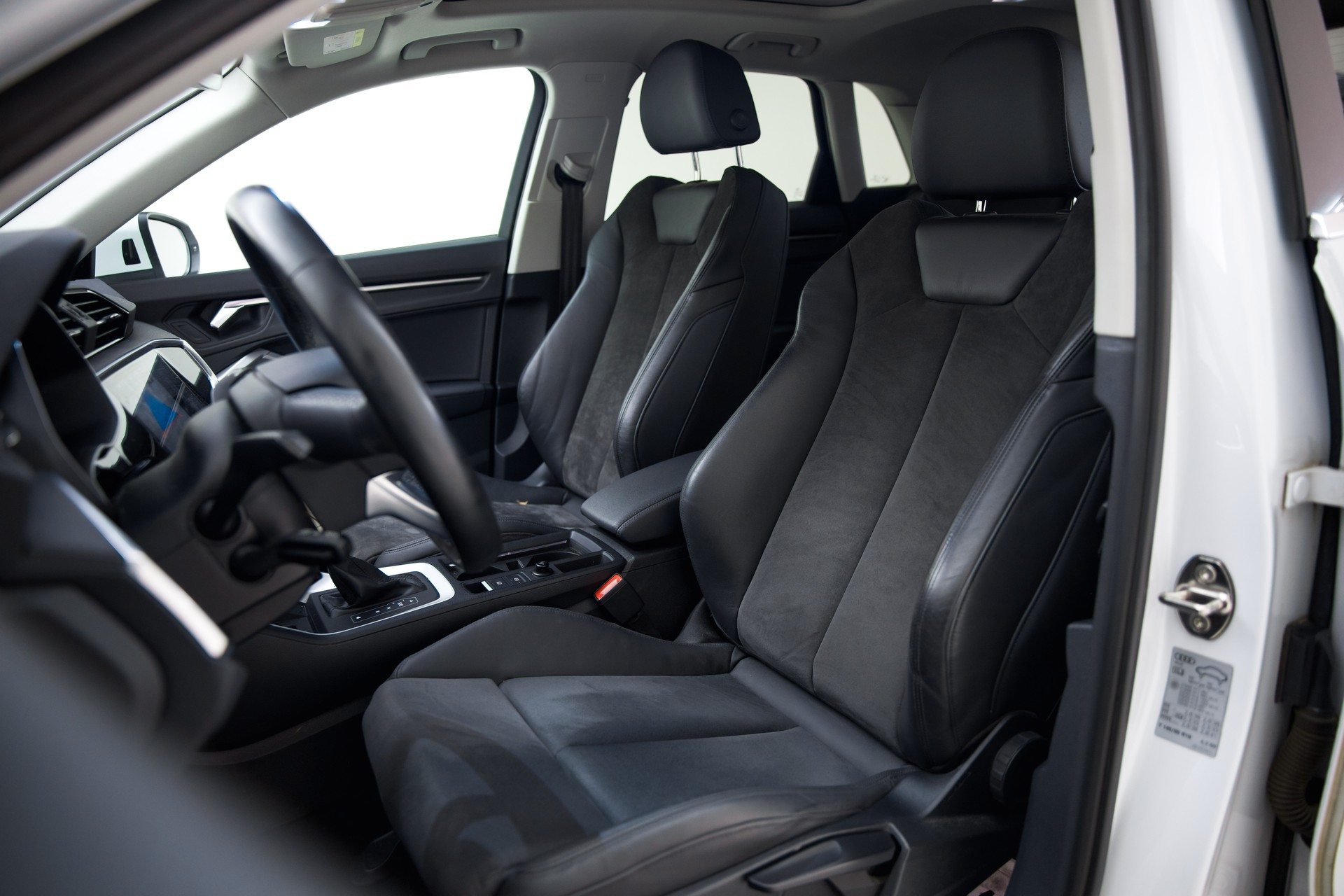AUDI Q3 35 TDI quattro S-tronic-image-20