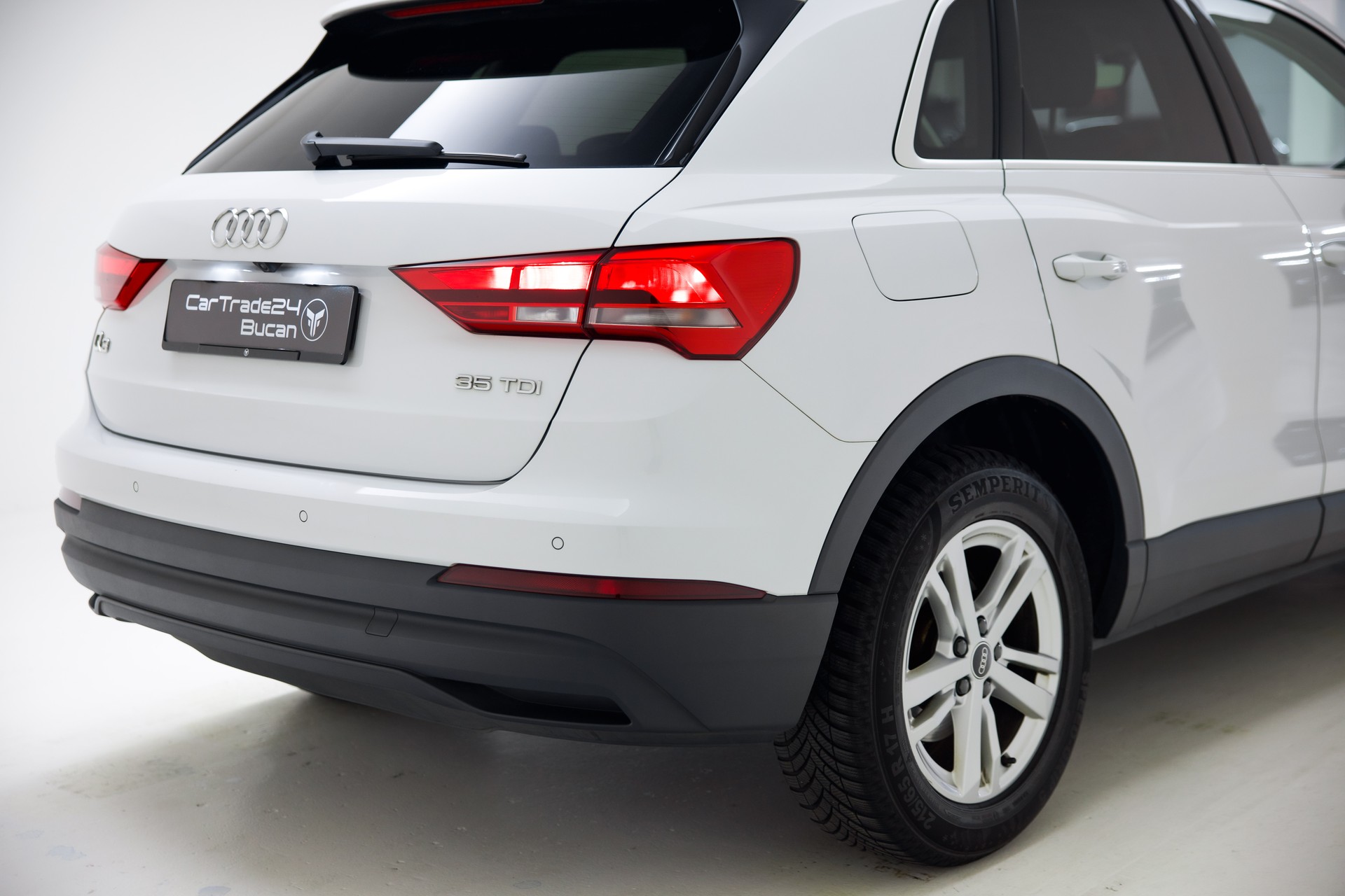AUDI Q3 35 TDI quattro S-tronic-image-15