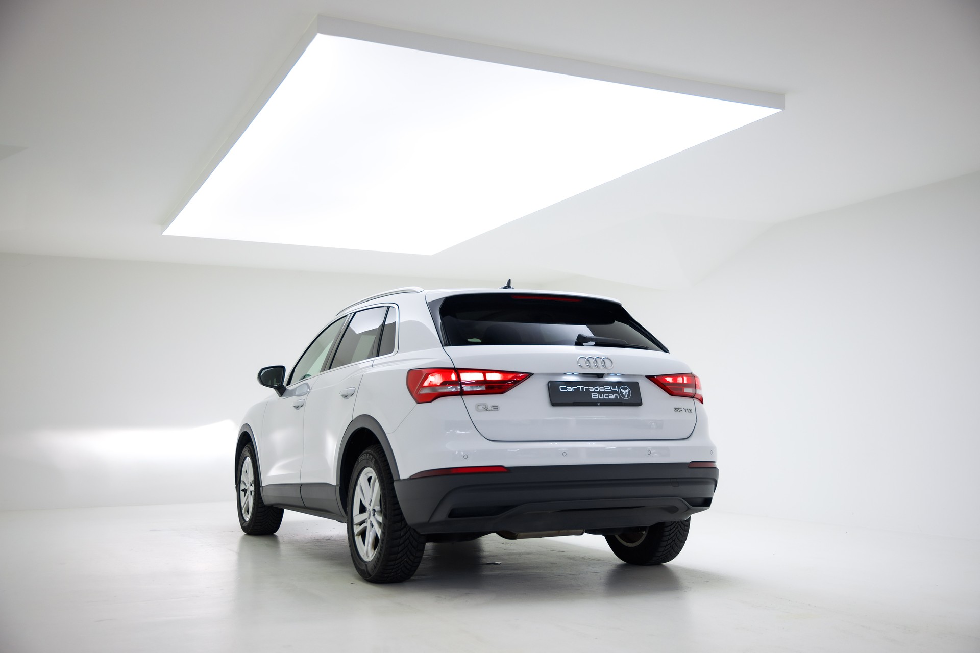AUDI Q3 35 TDI quattro S-tronic-image-9