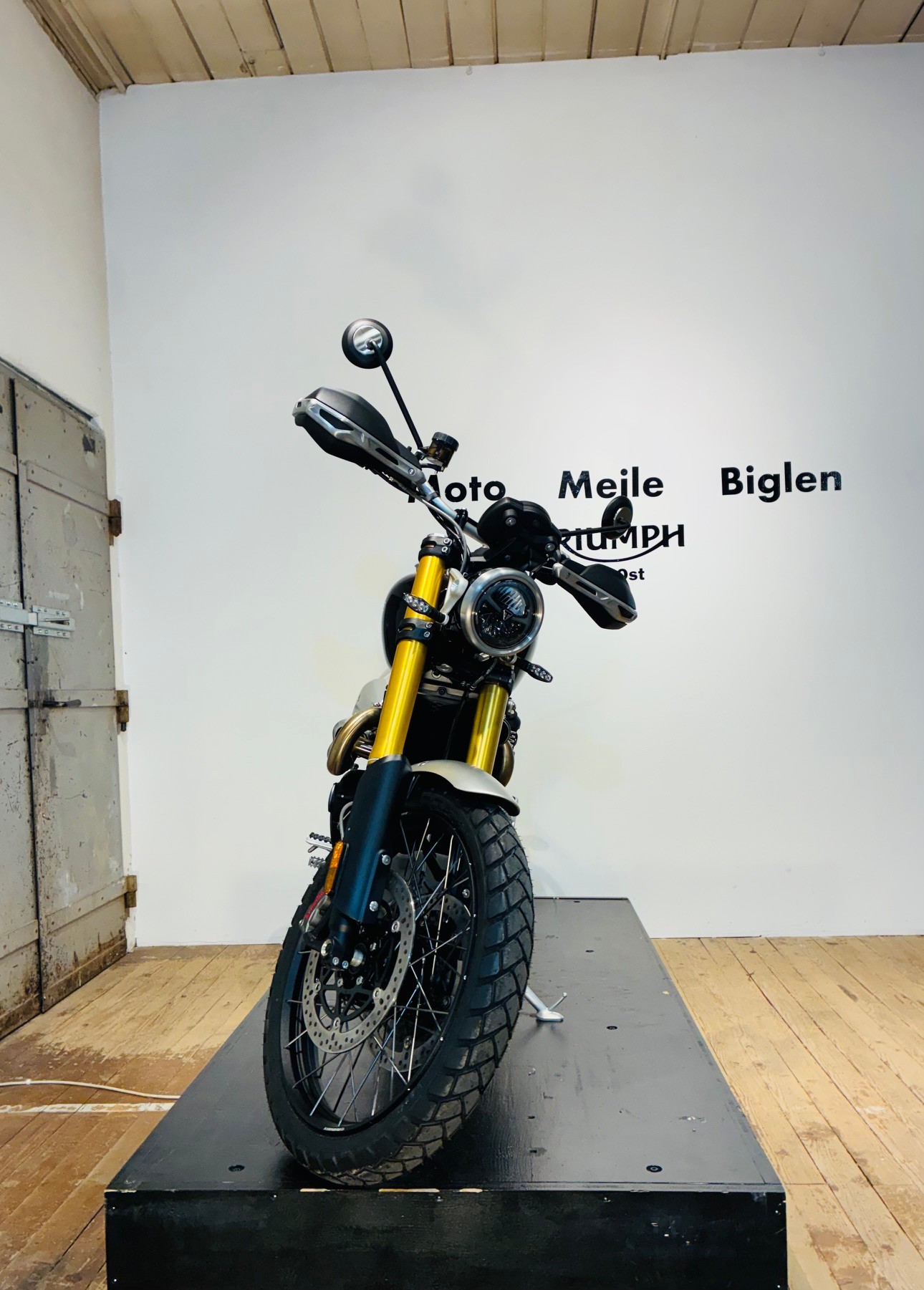 TRIUMPH Scrambler 1200 XE-showroom-element-3