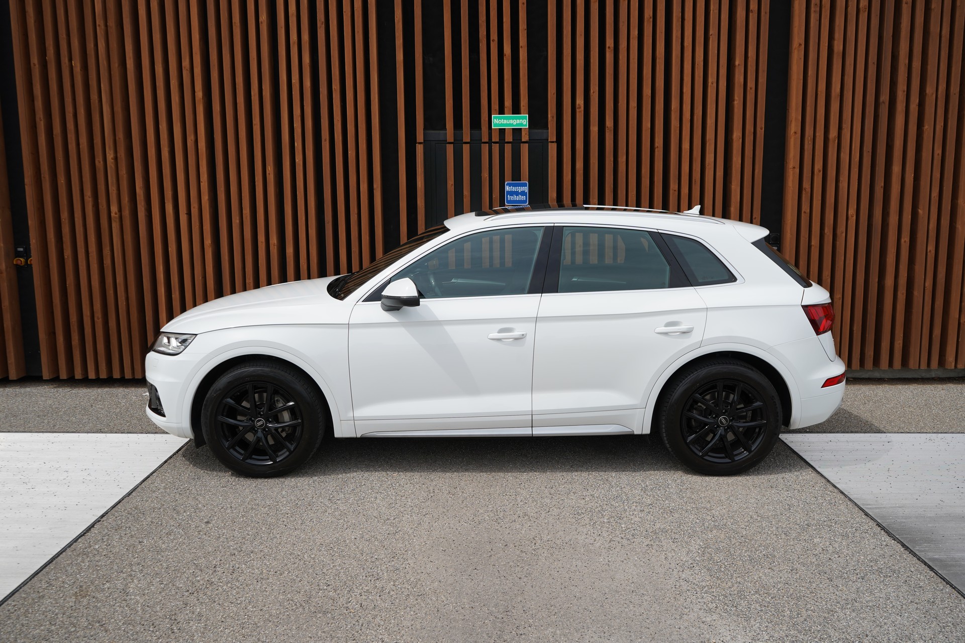 AUDI Q5 2.0 TDI SPORT BLACK QUATTRO S-TRONIC l 190 PS-showroom-element-3
