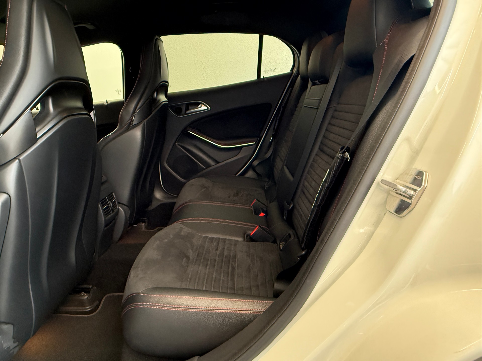 MERCEDES-BENZ GLA 45 AMG 4Matic 7G-DCT Ab 260.- pro Monat-image-10
