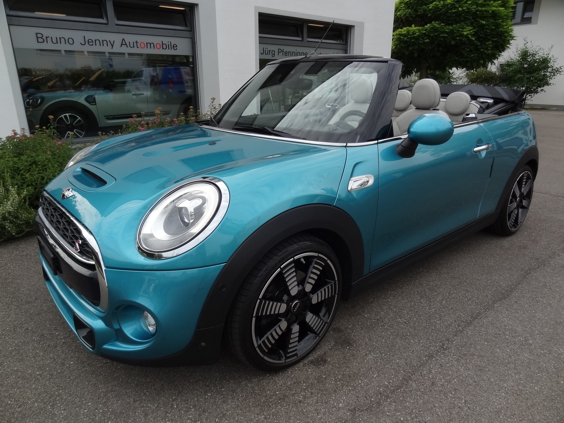 MINI Cooper S Cabriolet Steptronic-image-0