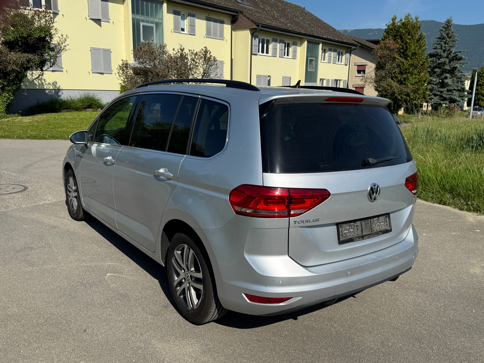 VW Touran 1.6 TDI BlueMotion Technology Trendline DSG-image-6