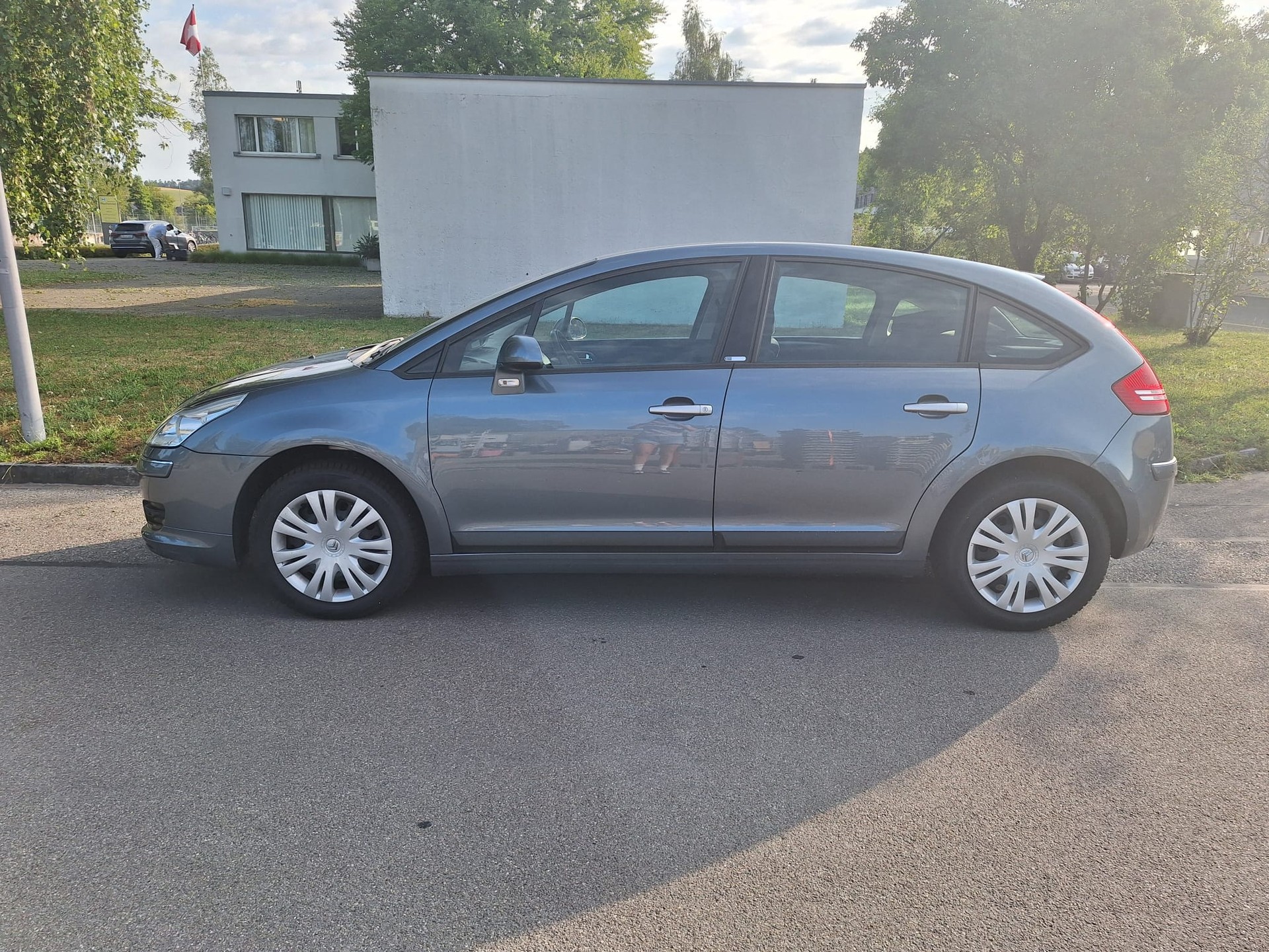 CITROEN C4 Berline 2.0i 16V Exclusive Automatic-image-1