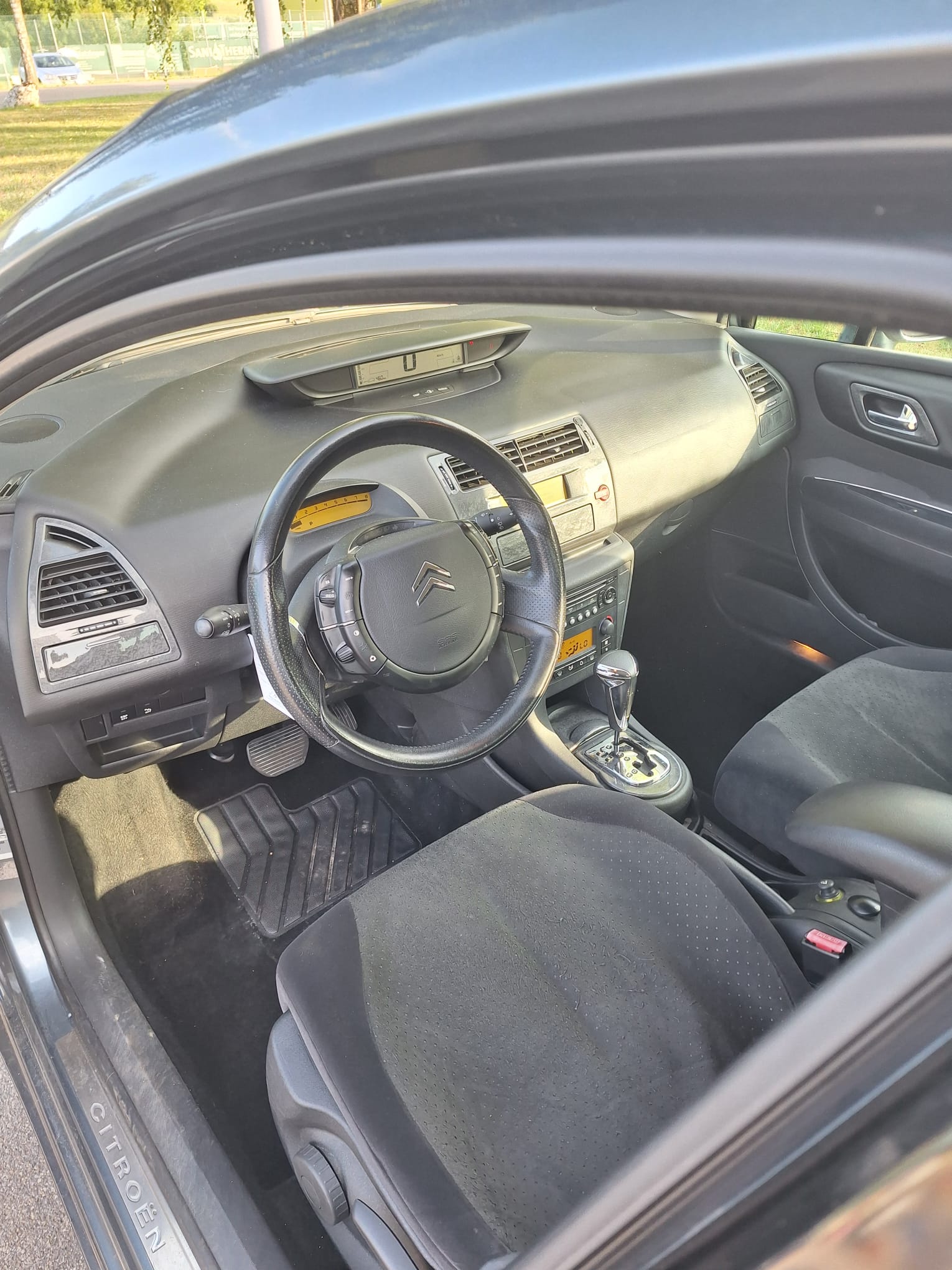 CITROEN C4 Berline 2.0i 16V Exclusive Automatic-image-6